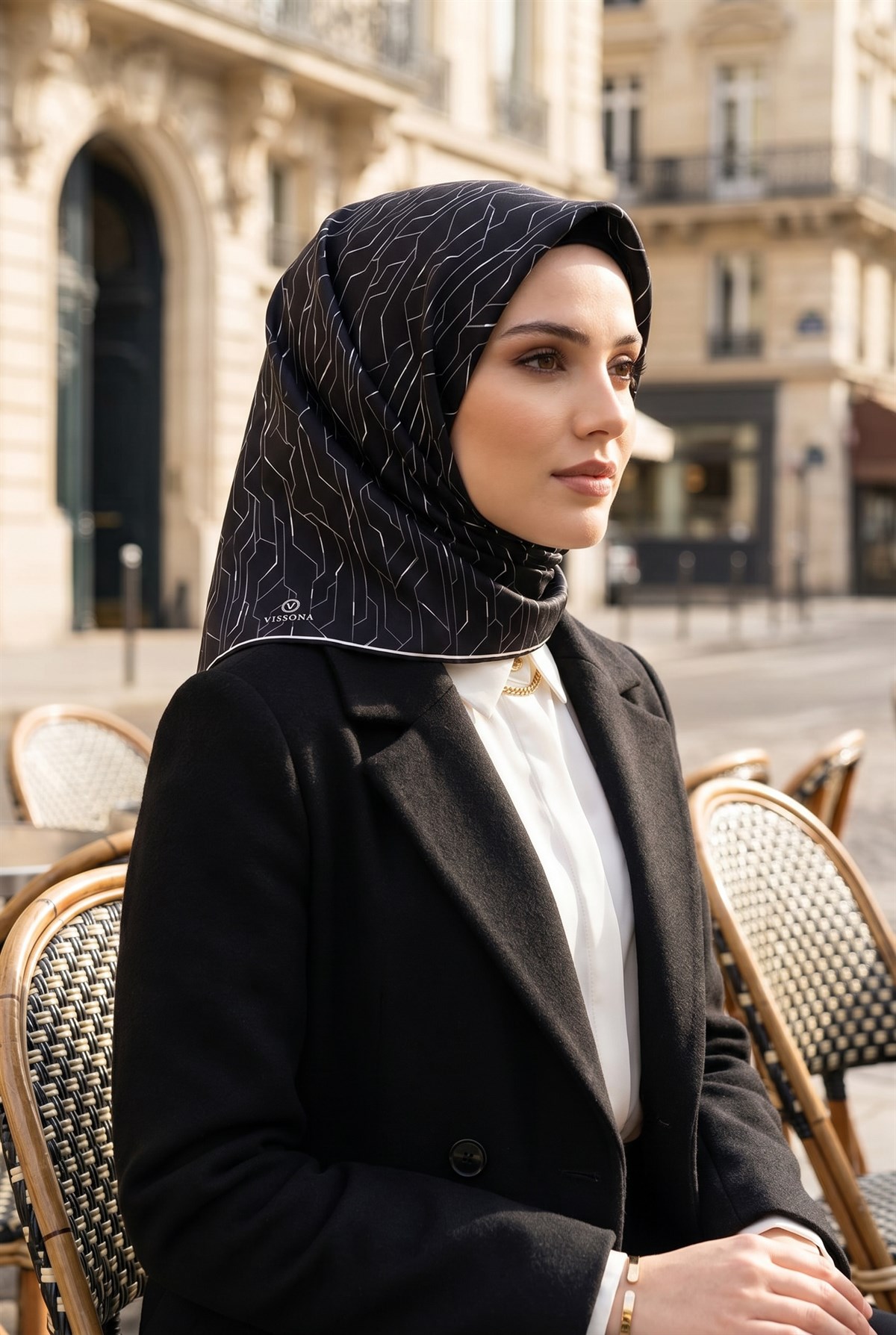 %100 Twill İpek Geometrik Desenli Siyah - Gri Renkli 90x90 Eşarp Dikim Şekli : El Dikişi
