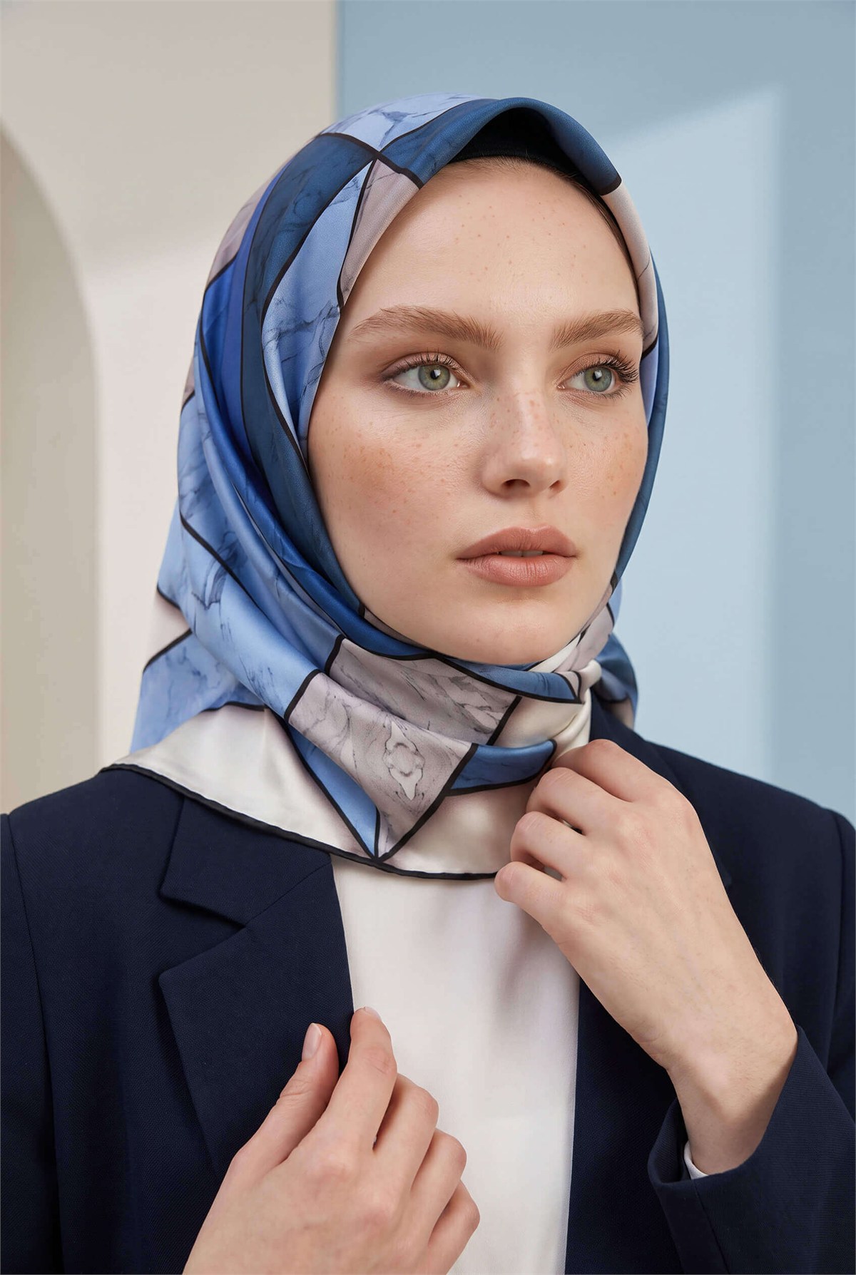 Rayon Mermer Desenli İndigo - Lacivert Renkli 90x90 Eşarp (İpek İçermez) Kenar Dikiş Şekli El Dikişli