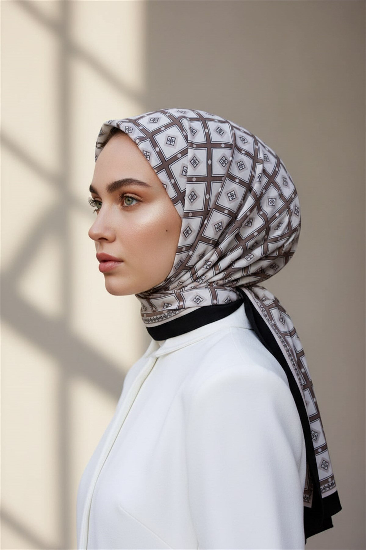 KREP KARE DESENLİ KREM - SİYAH RENKLİ 75X195 KIRIŞMAZ ŞAL