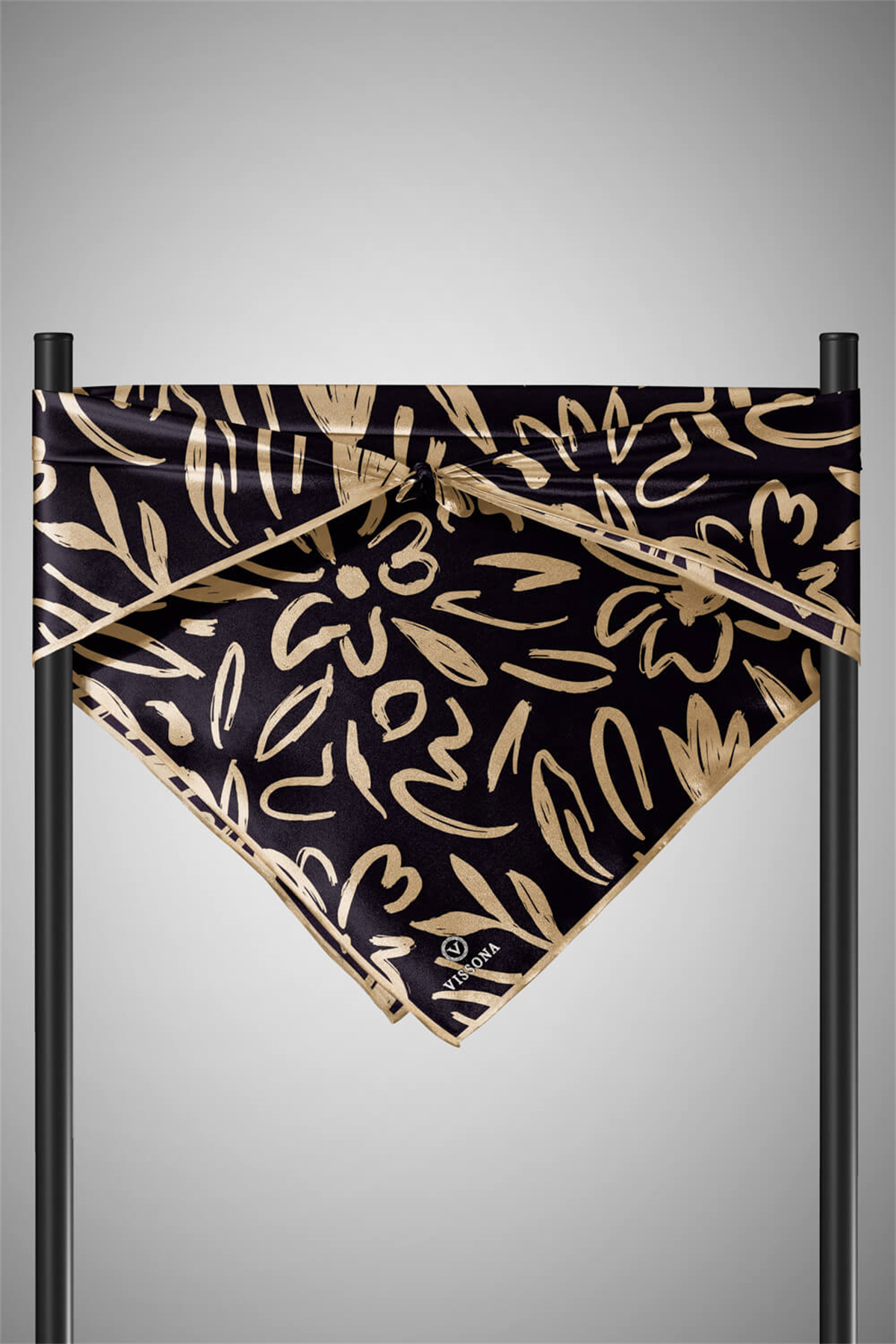 % 57 İPEK % 43 VİSKON Twill İpek Büyük Çiçek Desenli Siyah - Bej Renkli 90x90 Eşarp Dikim Şekli : El Dikişi