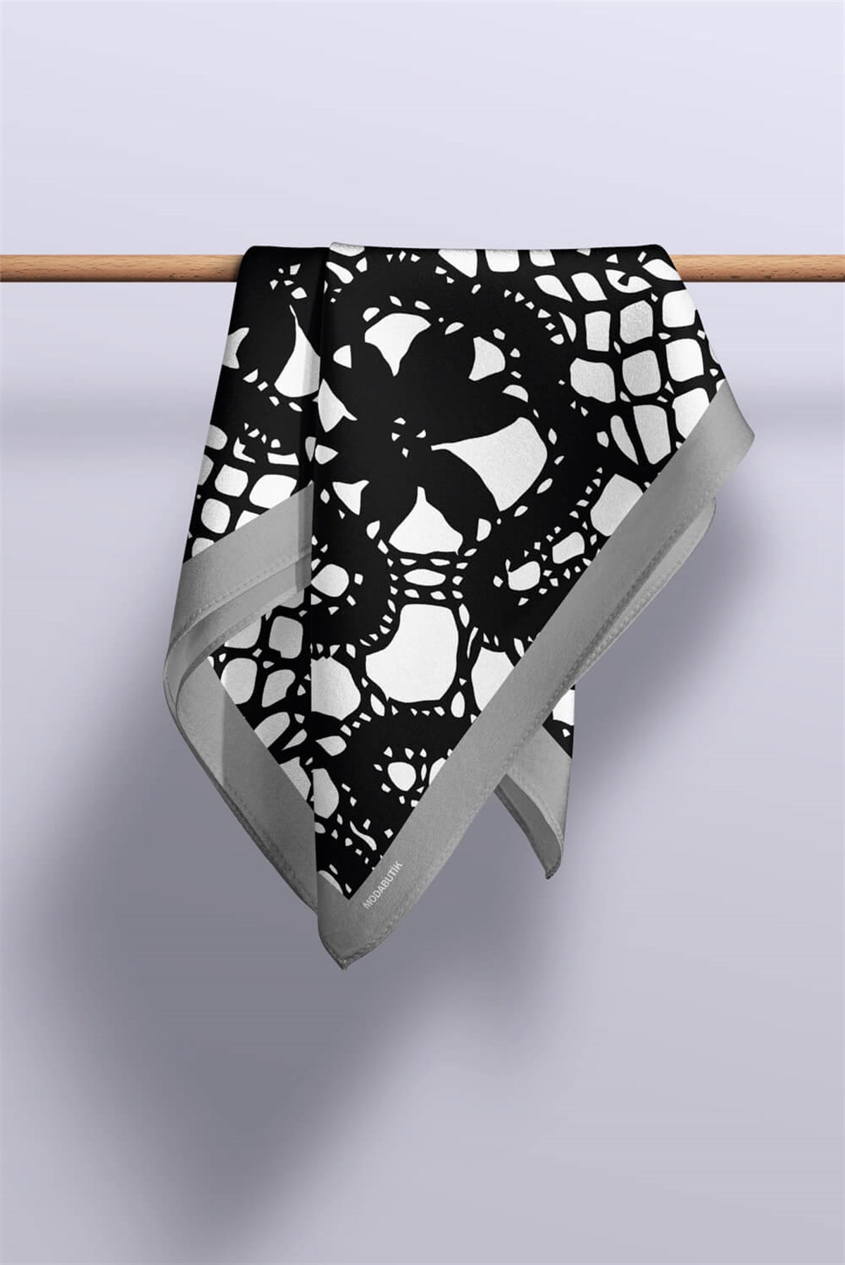 Violla F4 Kadın Zincir Desenli Bandana 50x50 Siyah Beyaz DG0101-22