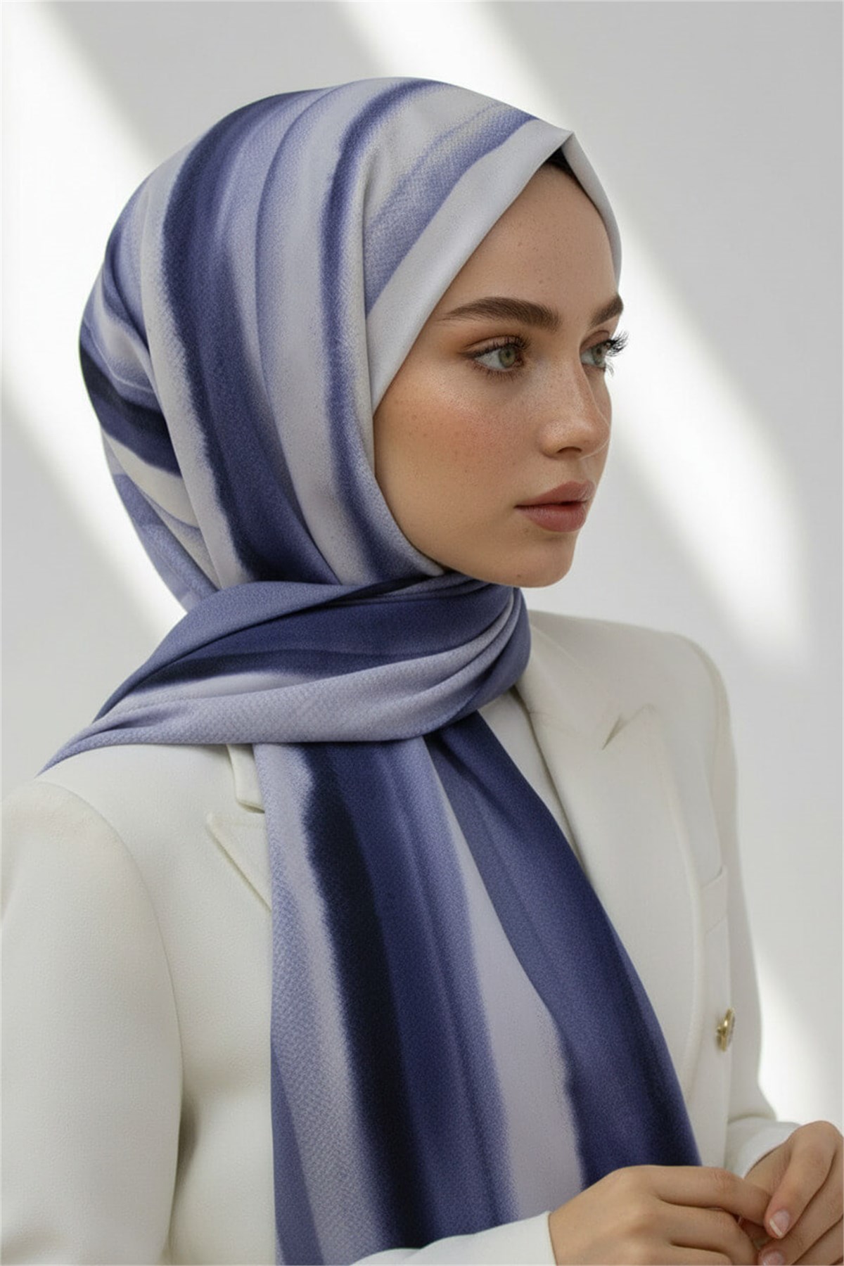 KREP SULU BOYA ÇİZGİLİ DESENLİ İNDİGO RENKLİ 75X195 KIRIŞMAZ ŞAL