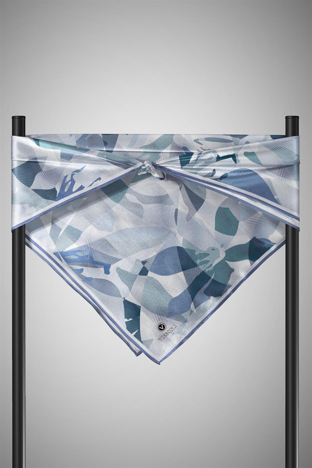 %100 Twill İpek Çiçek Desenli Bebe Mavisi - Petrol Yeşili Renkli 90x90 Eşarp Dikim Şekli : El Dikişi