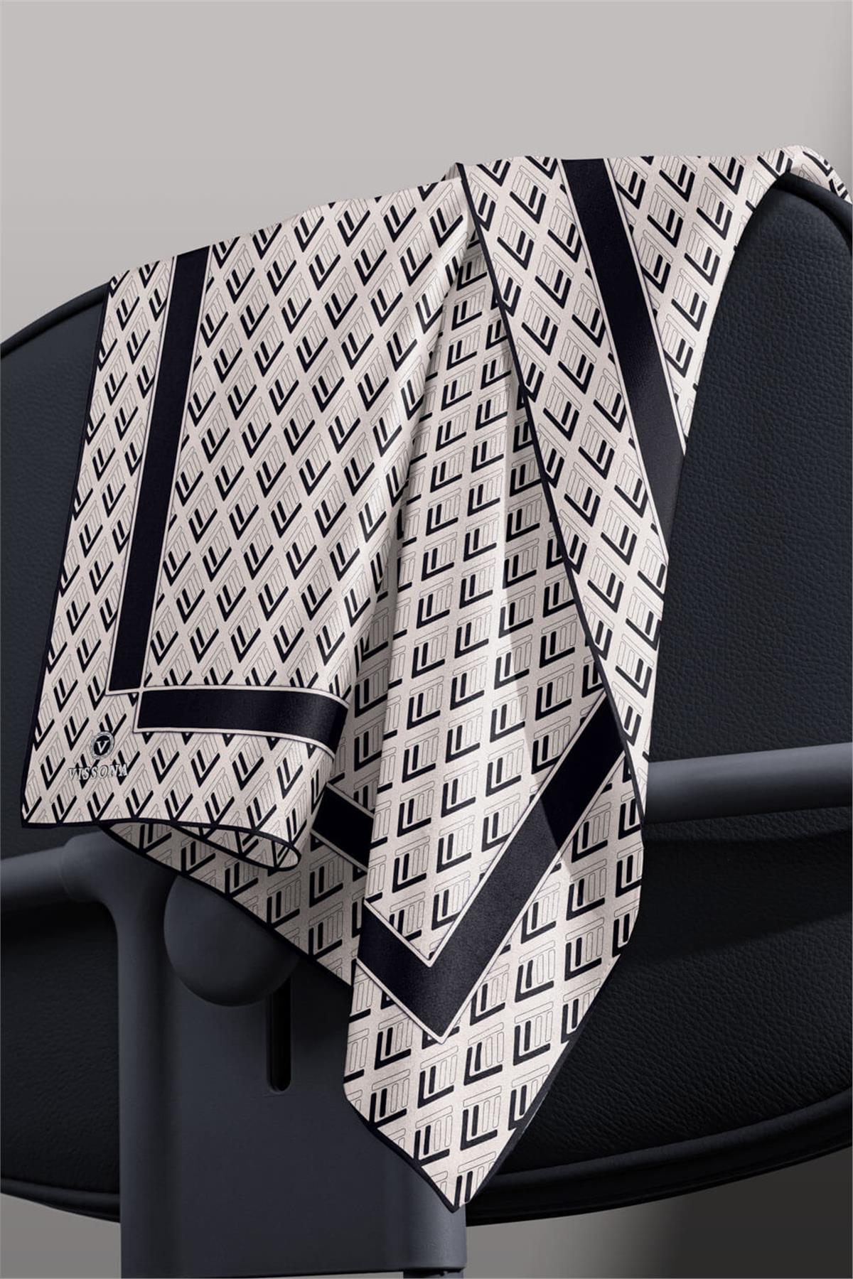 %100 Twill İpek Geometrik Desenli Krem - Siyah Renkli 90x90 Eşarp Dikim Şekli : El Dikişi