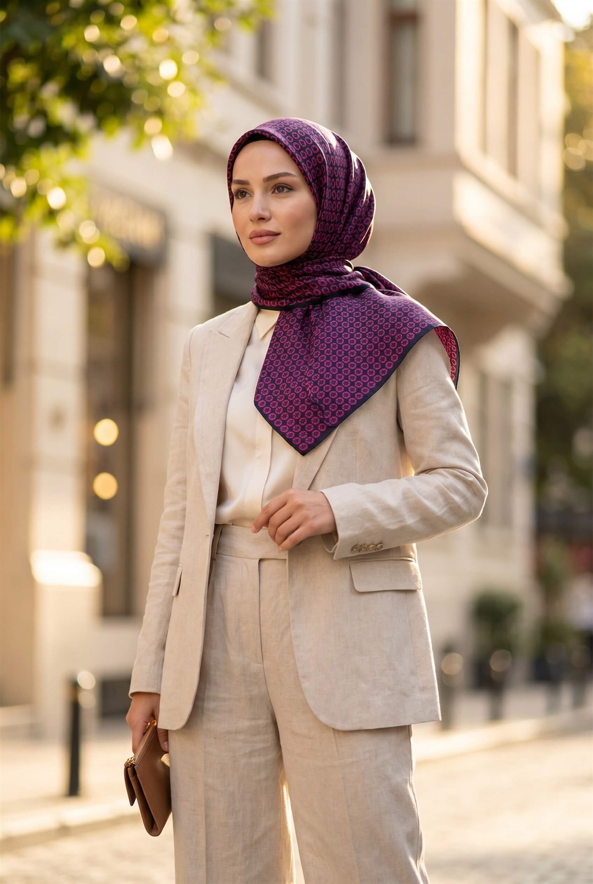 %100 Twill İpek Zincir Desenli Siyah - Fuşya Renkli 90x90 Eşarp Kenar Dikiş Şekli El Dikişli