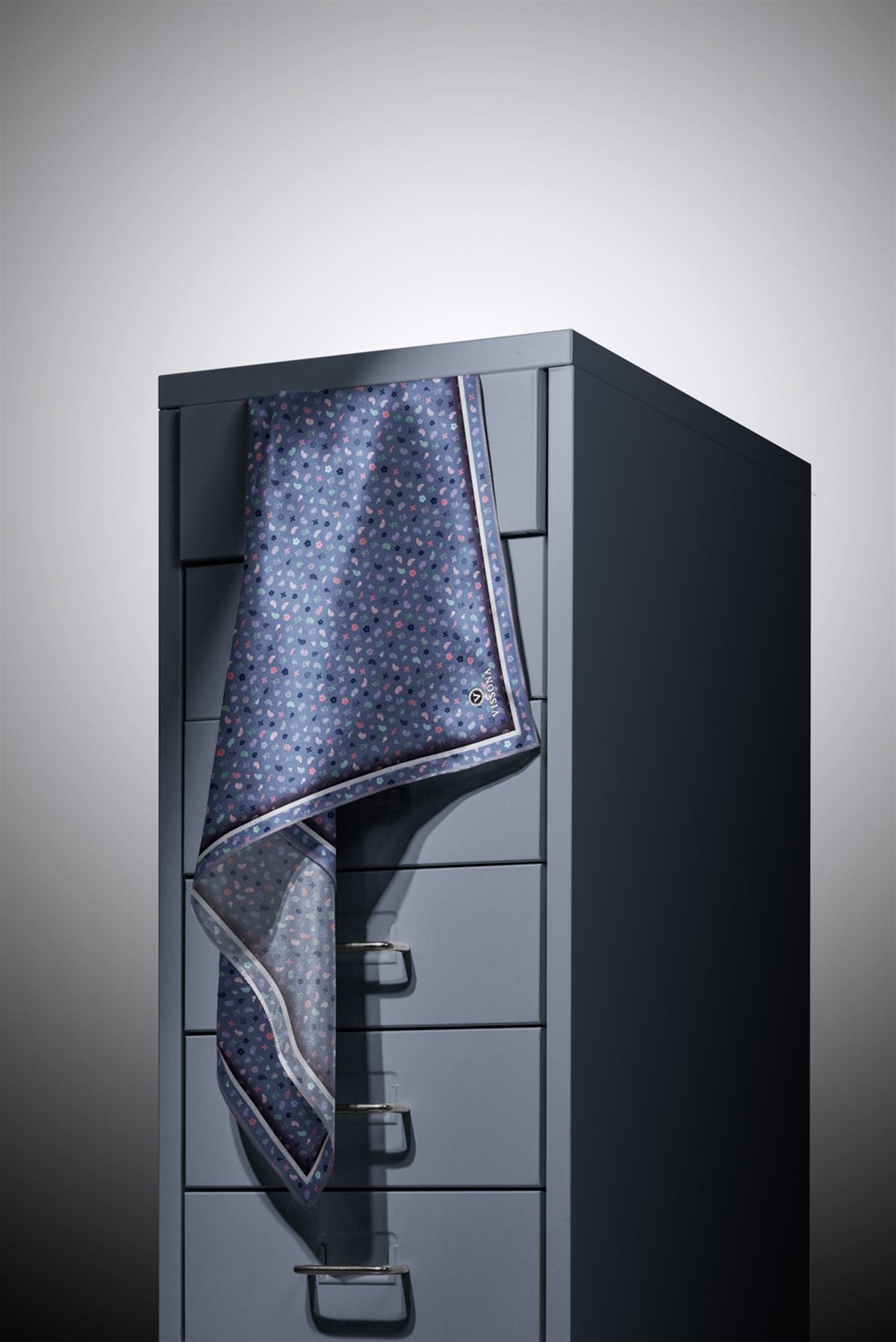 %100 Twill İpek Çıtır Desenli İndigo Renkli 90x90 Eşarp Dikim Şekli : El Dikişi