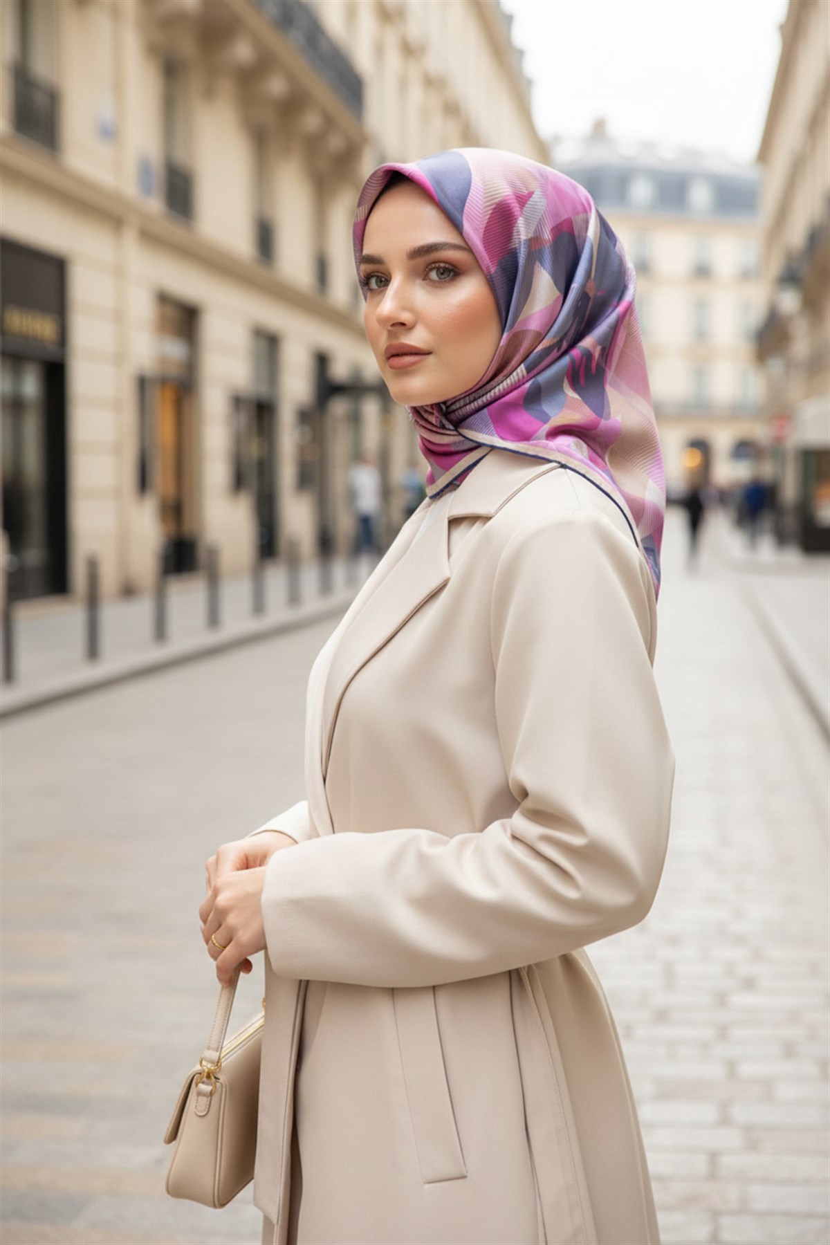 %100 Twill İpek Çiçek Desenli Pembe - İndigo Renkli 90x90 Eşarp Dikim Şekli : El Dikişi