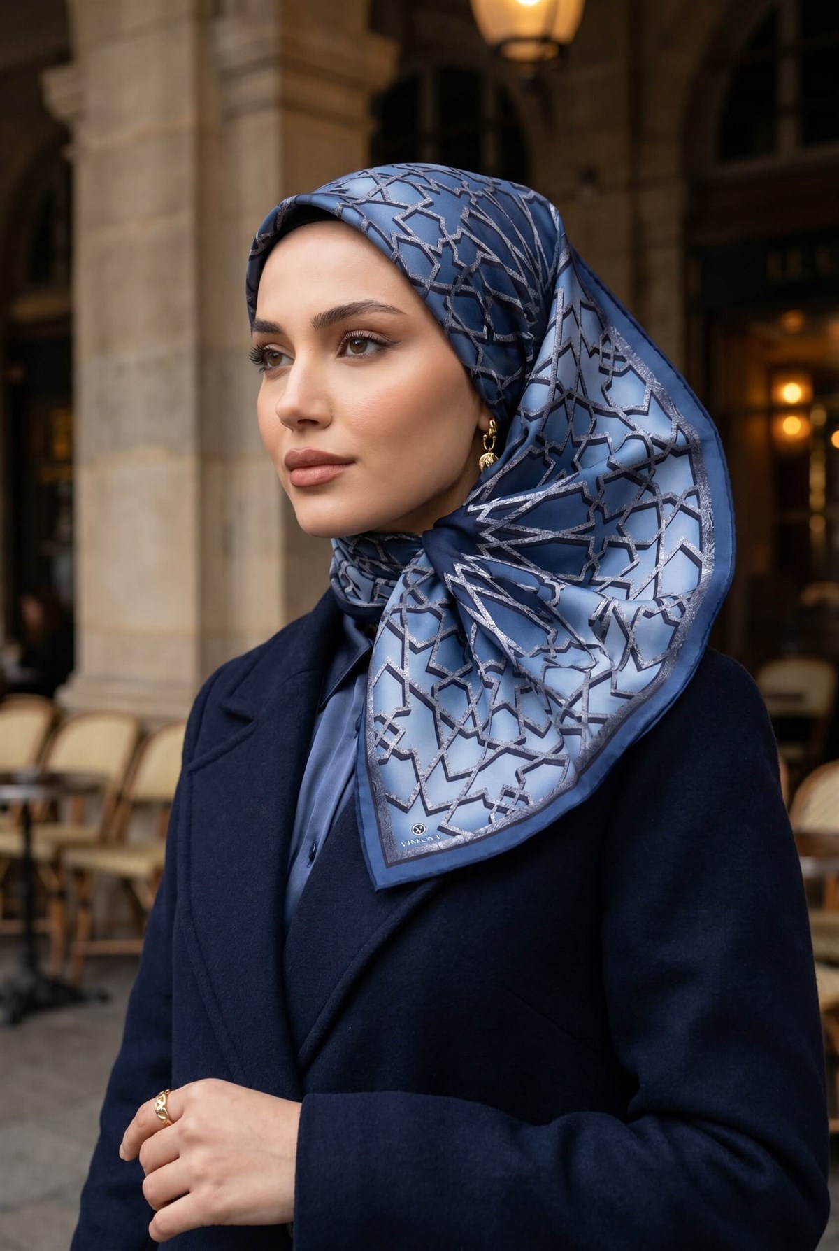 %100 Twill Türk Motifi  Desenli Bebe Mavisi Renkli 90x90 Eşarp Dikim Şekli: El Dikişi