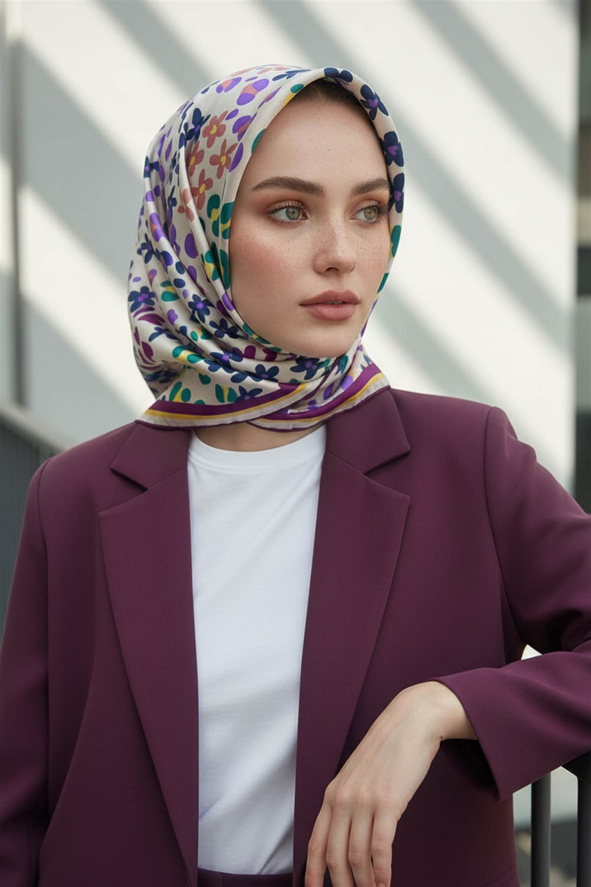 %100 Twill İpek Kalpli Leopar Desenli Krem - Mürdüm Renkli 90x90 Eşarp Dikim Şekli : El Dikişi