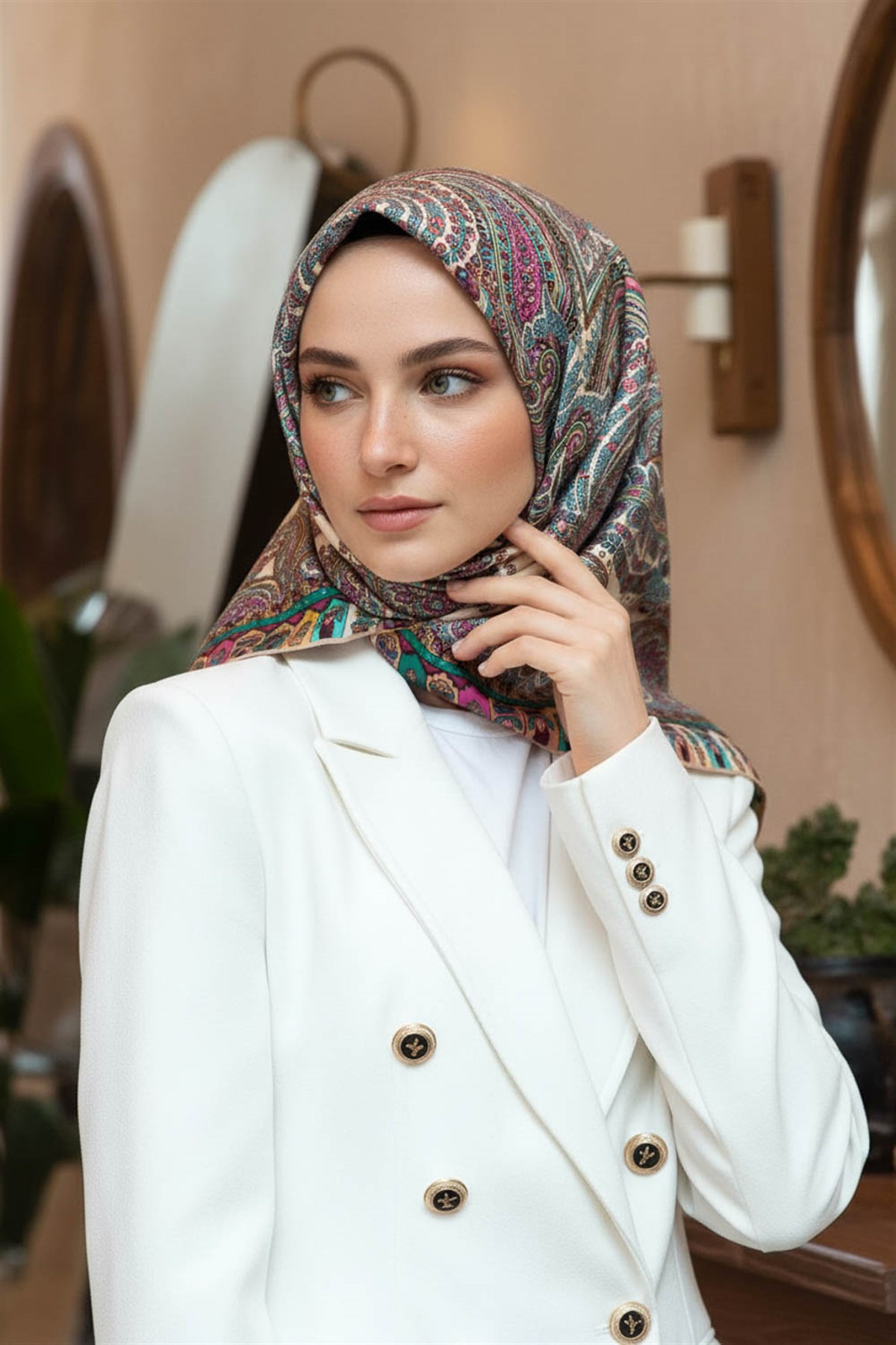 %100 Twill İpek Etro Desenli Vizon - İndigo Renkli 90x90 Eşarp Dikim Şekli : El Dikişi