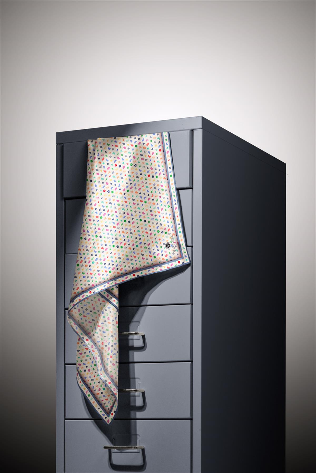 %100 Twill İpek Çıtır Desenli Krem - İndigo Renkli 90x90 Eşarp Dikim Şekli : El Dikişi