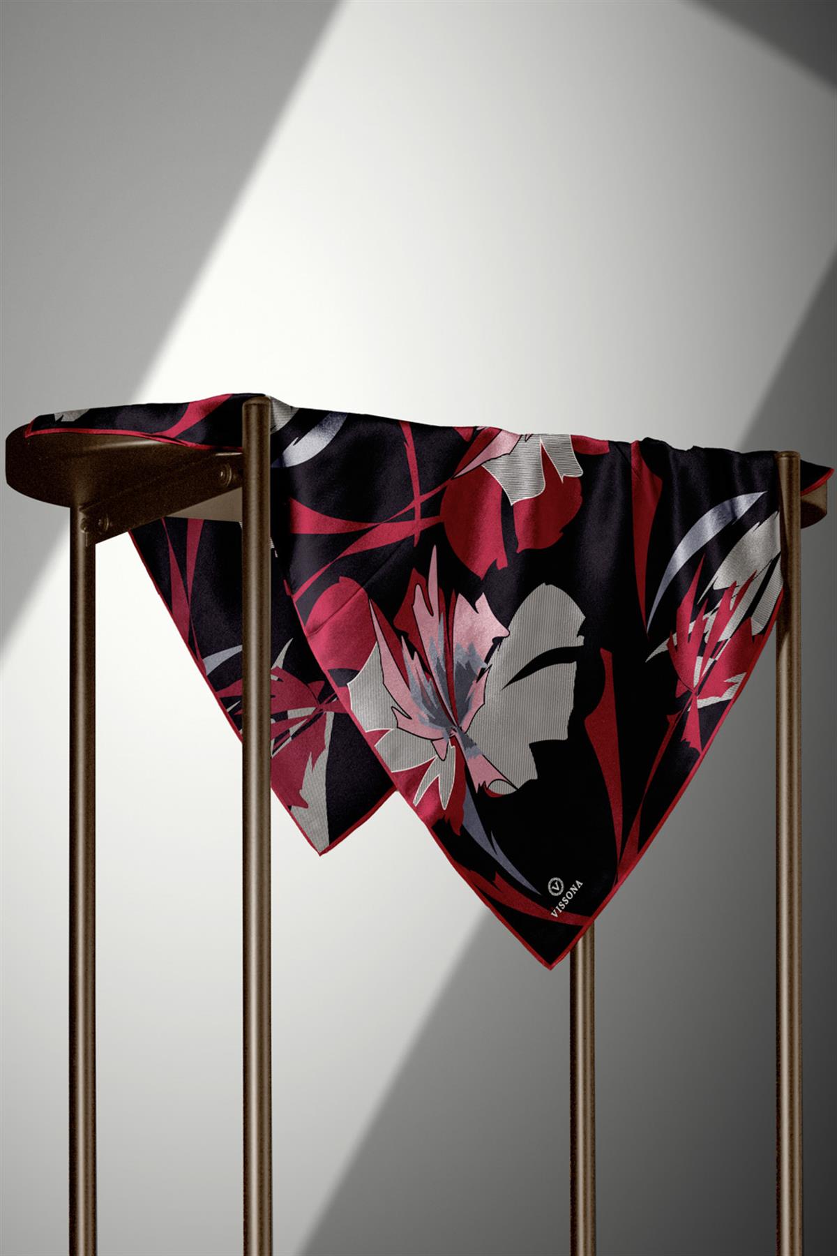 %100 Twill İpek Çiçek Desenli Siyah - Bordo Renkli 90x90 Eşarp Dikim Şekli : El Dikişi