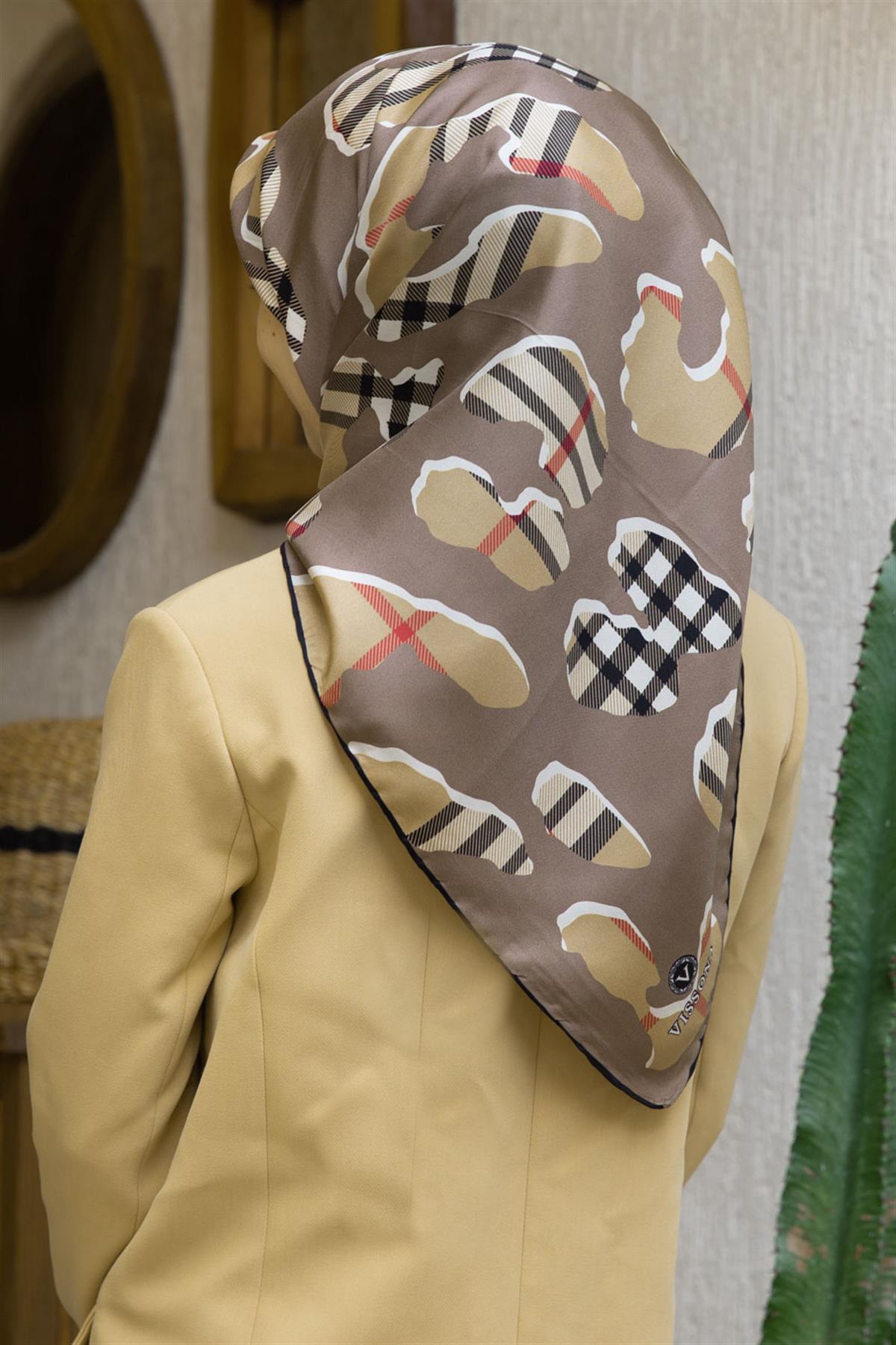 %100 Twill İpek Leopar Desenli Bej - Bej Renkli 90x90 Eşarp Dikim Şekli : El Dikişi