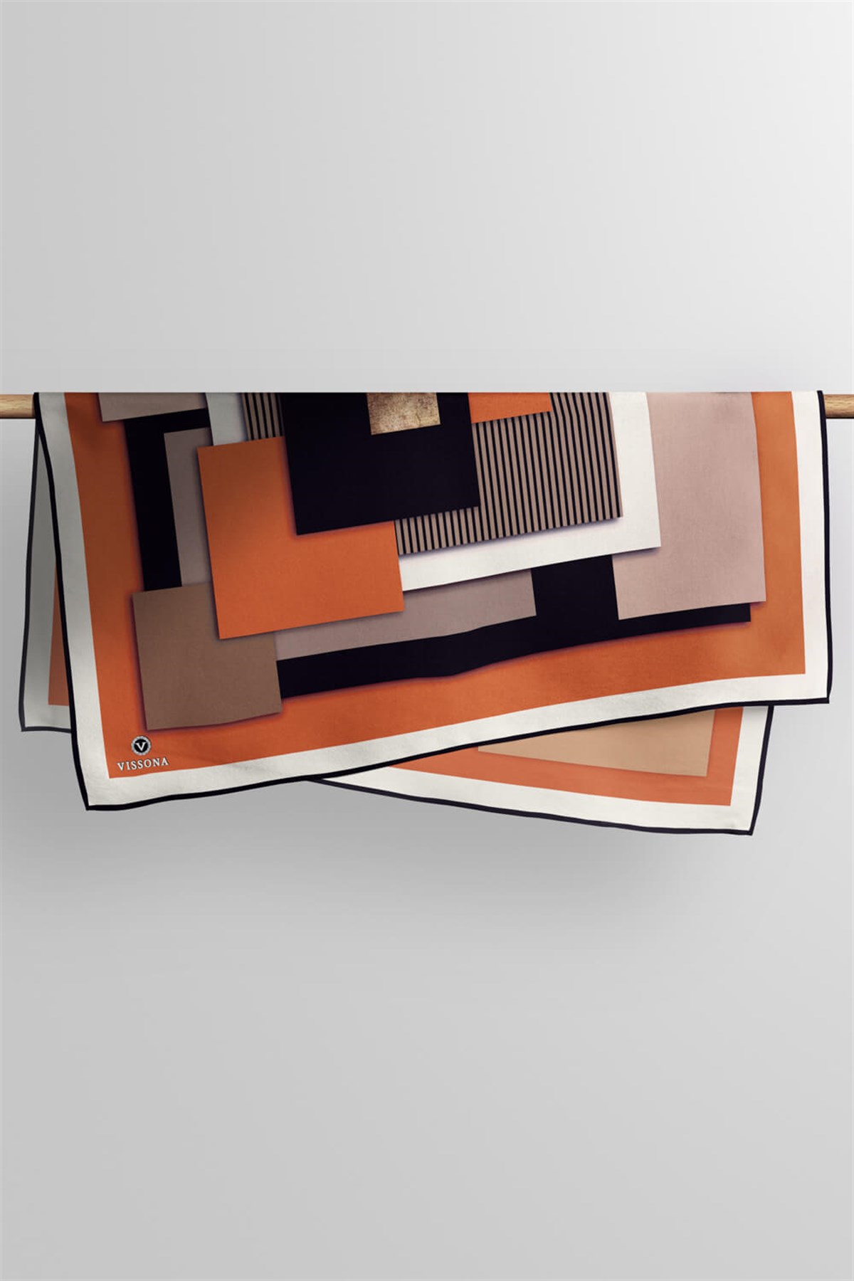 100% Twill İpek Geometrik Desenli Taba - Siyah Renkli 90x90 Dikim Şekli : El Dikişi Eşarp