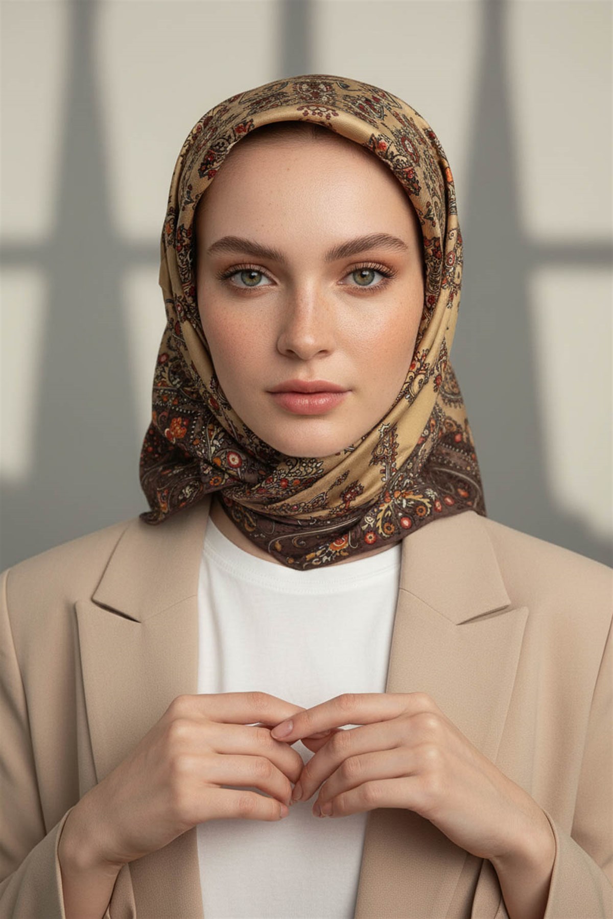 %100 Twill İpek Şal Desenli Kahverengi Renkli 90x90 Eşarp Dikim Şekli : El Dikişi