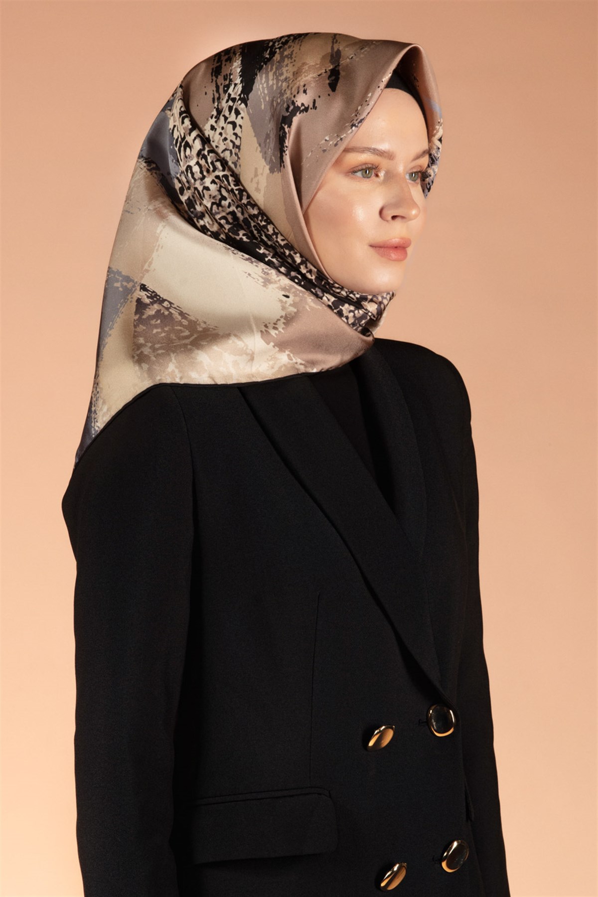 %100 Twill İpek Leopar ve Fırça Desenli Taş Renkli 90x90 Eşarp Dikim Şekli : El Dikişi