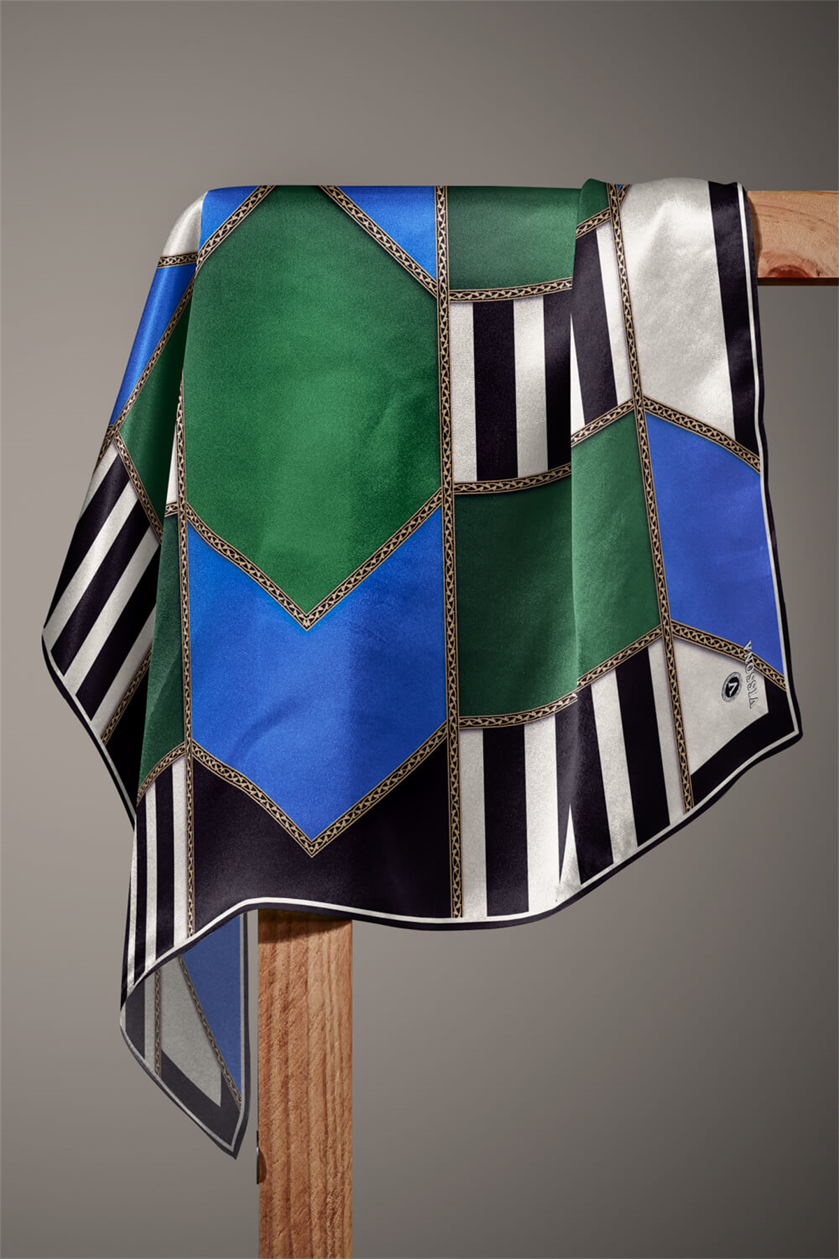 %100 Twill İpek Geometrik Desenli Saks - Zümrüt Yeşili Renkli 90x90 Eşarp Dikim Şekli : El Dikişi