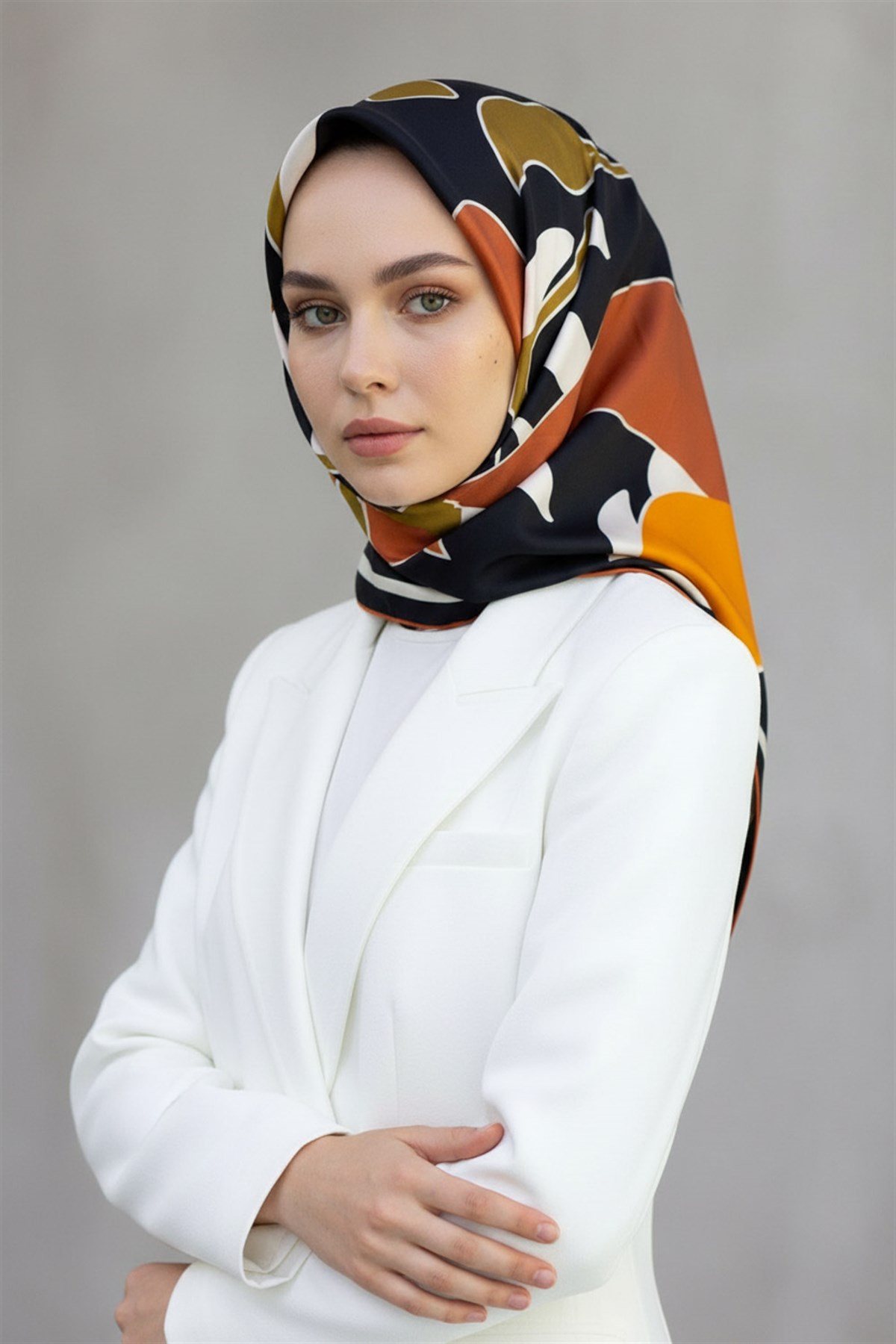 %100 Twill İpek Yaprak Desenli Turuncu - Zümrüt Yeşili Renkli 90x90 Eşarp Dikim Şekli : El Dikişi