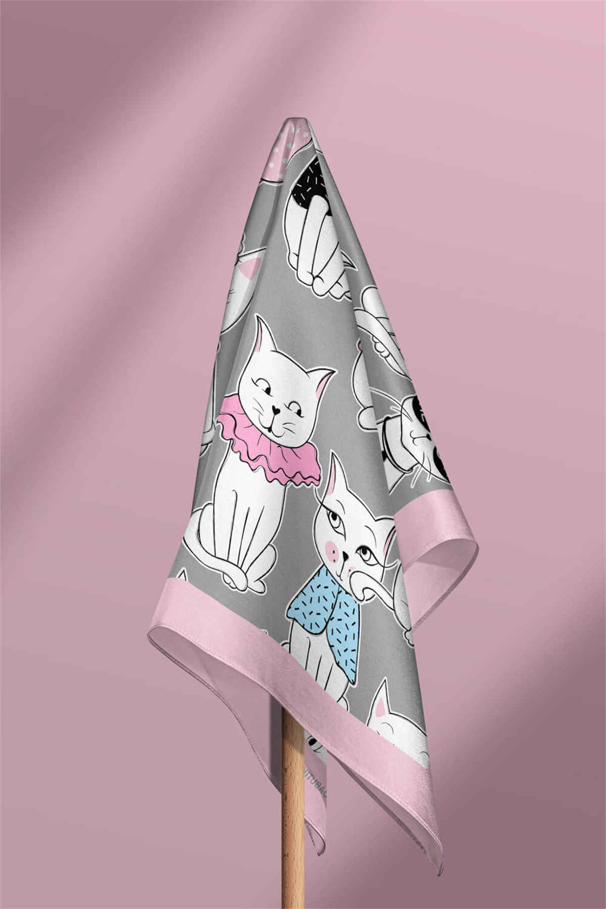 B85 Kadın Kedi Desenli Bandana 50x50 Siyah Beyaz Pembe DG0411-22 Snz