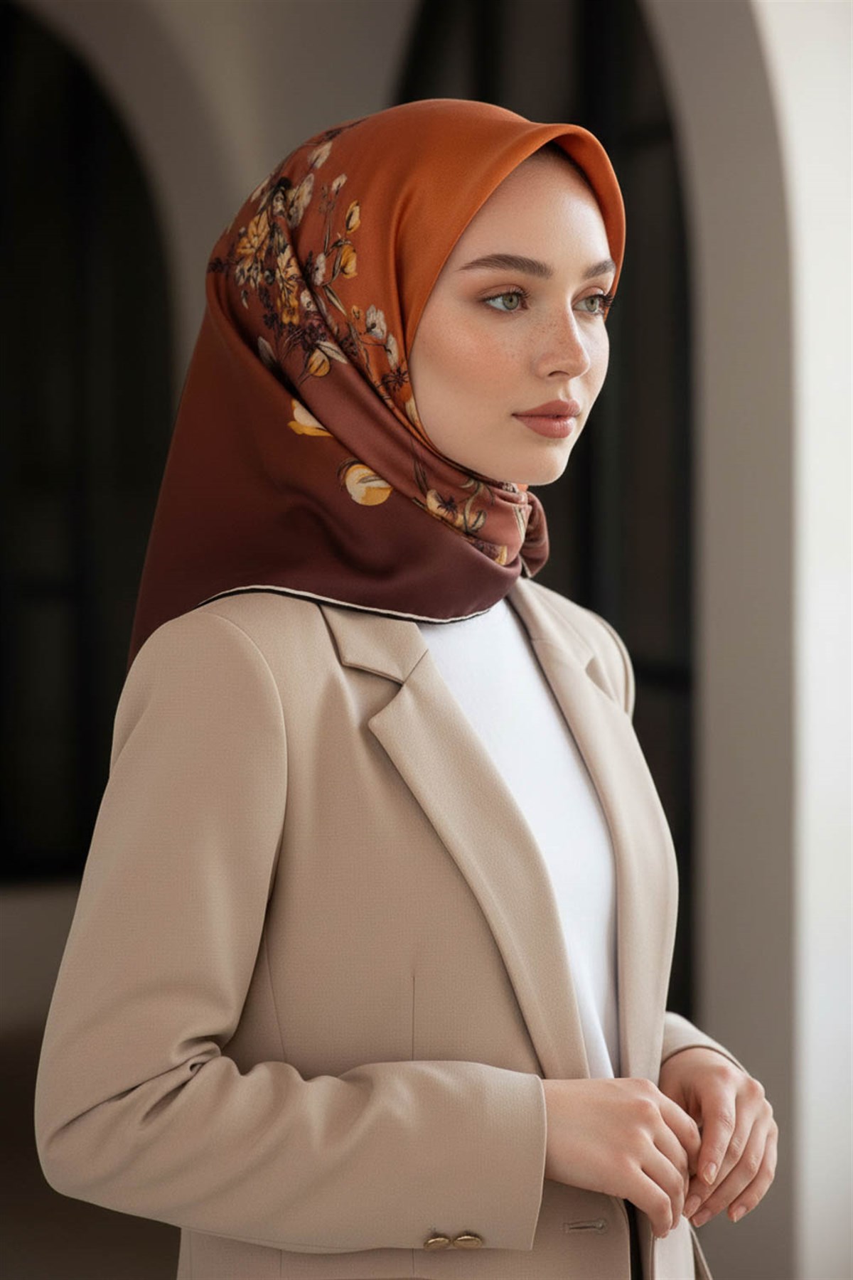 %100 Twill İpek Sonsuz Çiçek Desenli Taba Renkli 90x90 Eşarp Dikim Şekli : El Dikişi