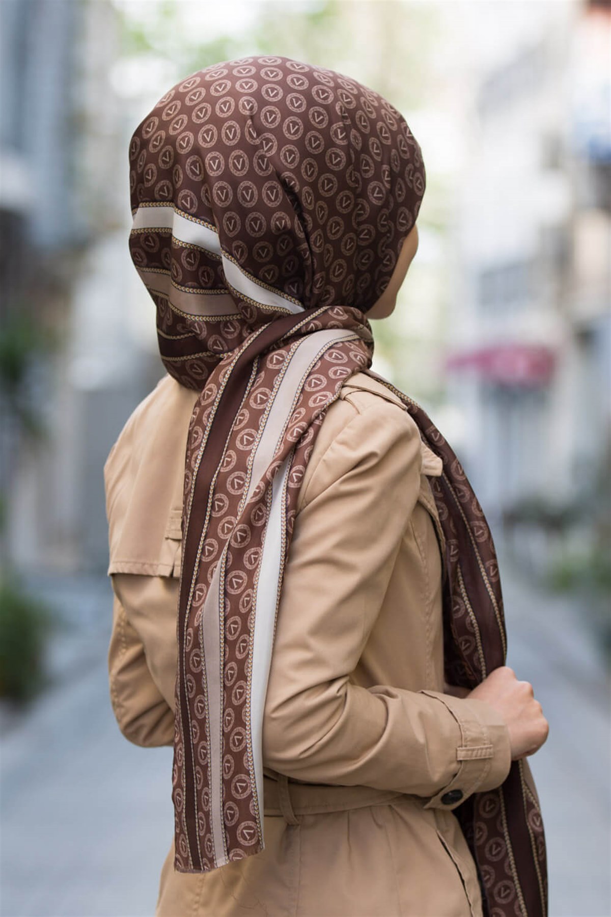 %100 Saf İpek Şal İnce Saten Vual Dokuma Monogram Desenli Kahve - Sütlü Kahve Renkli 90x210 Şal