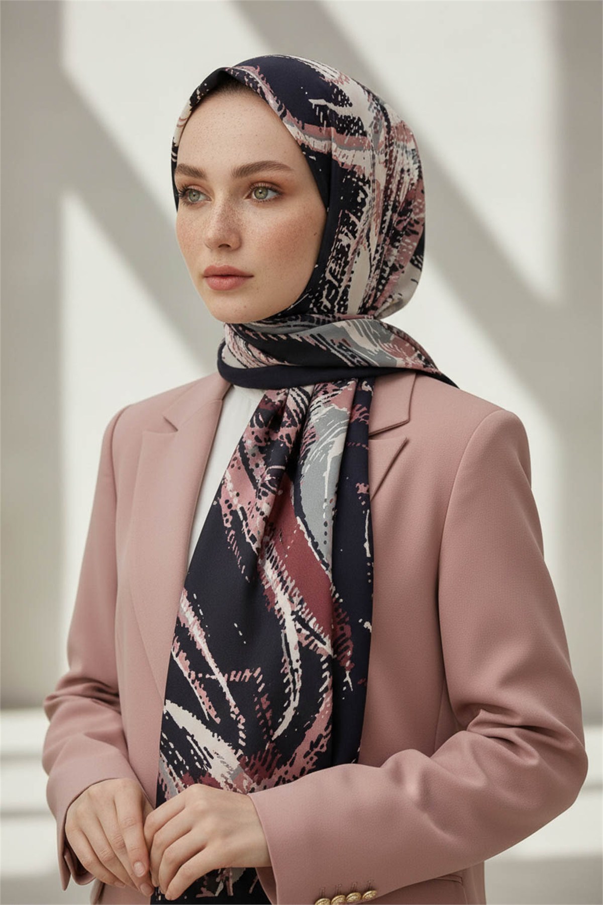KREP DEGRADELİ ÇİZGİ DESENLİ PUDRA RENKLİ 75X195 KIRIŞMAZ ŞAL