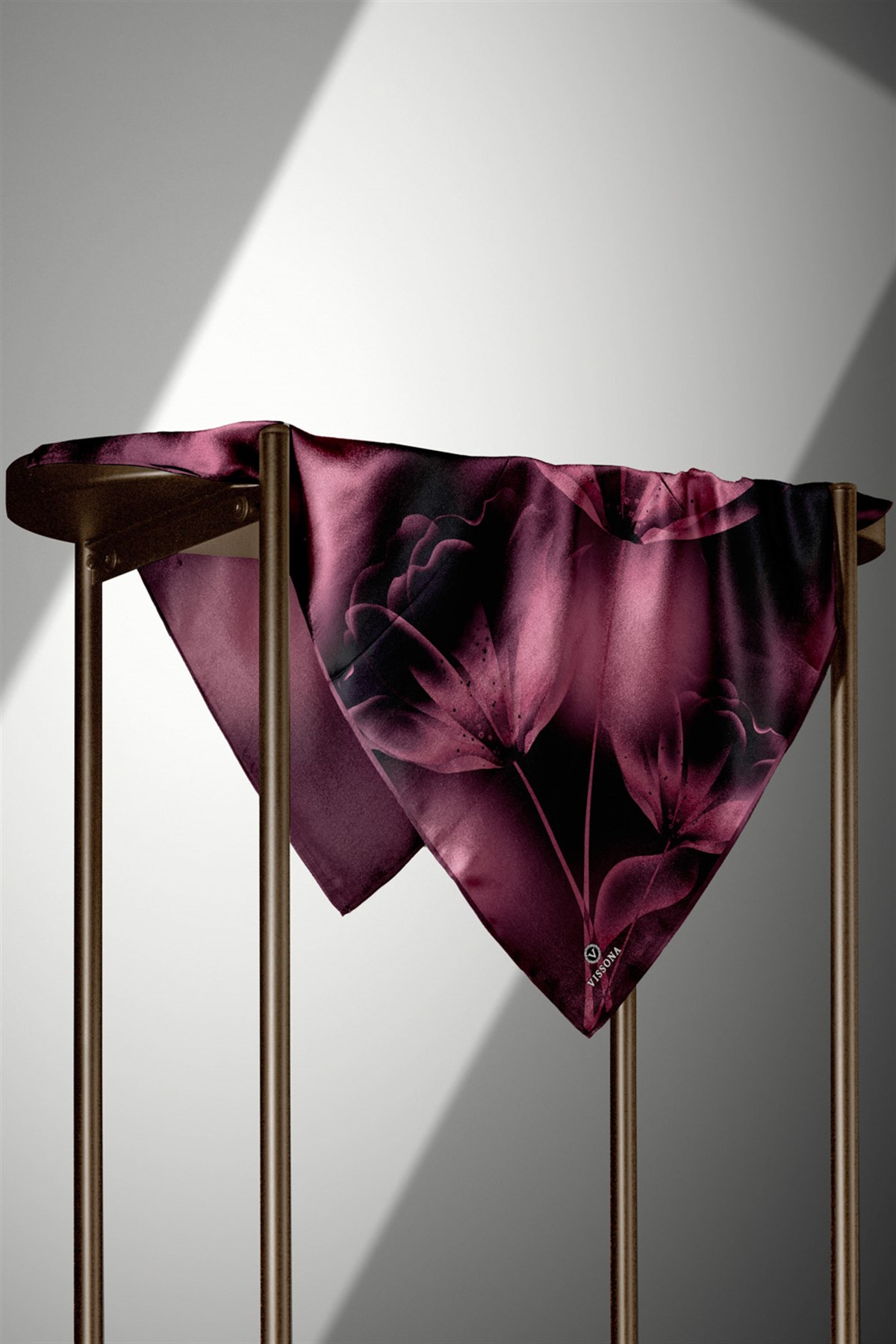 %100 Twill İpek Çiçek Desenli Gül Kurusu Renkli 90x90 Eşarp Dikim Şekli : El Dikişi