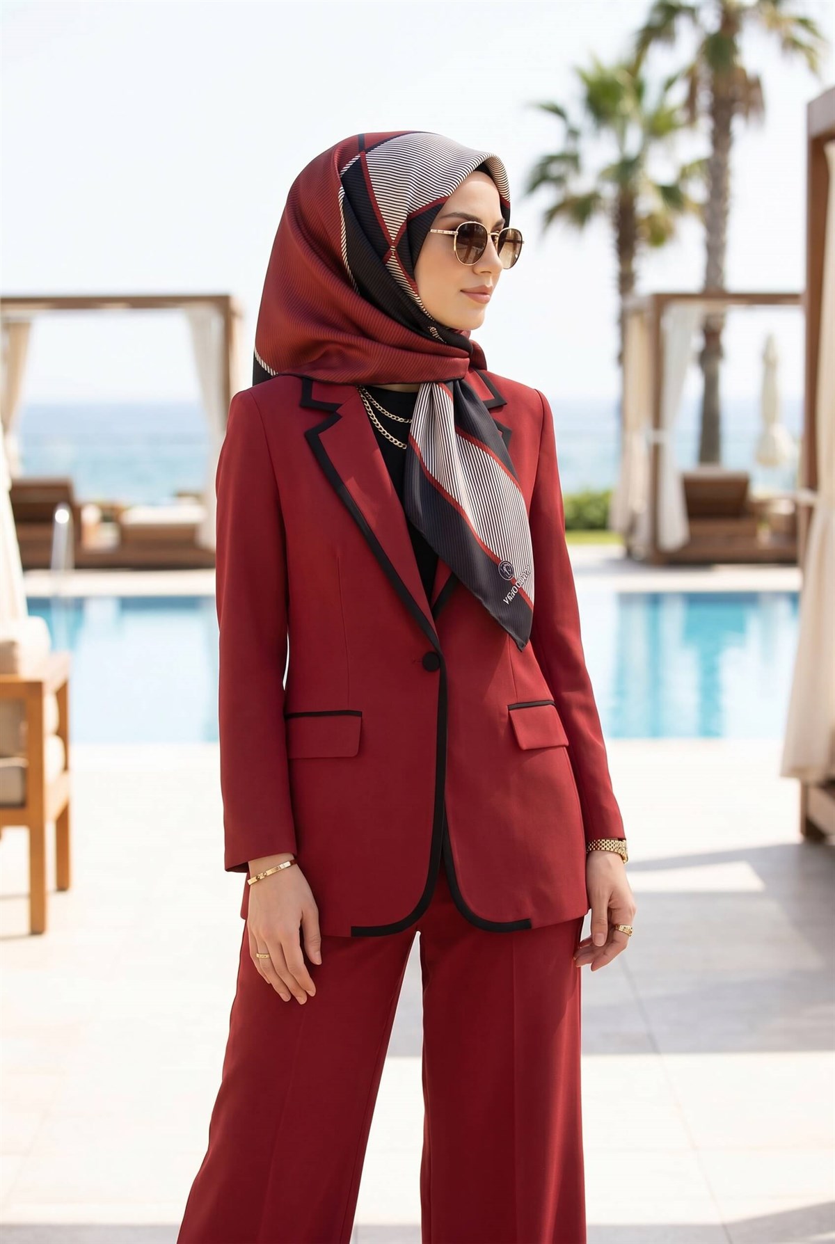 %100 Twill İpek Geometrik Desenli Bordo Renkli 90x90 Eşarp Dikim Şekli : El Dikişi
