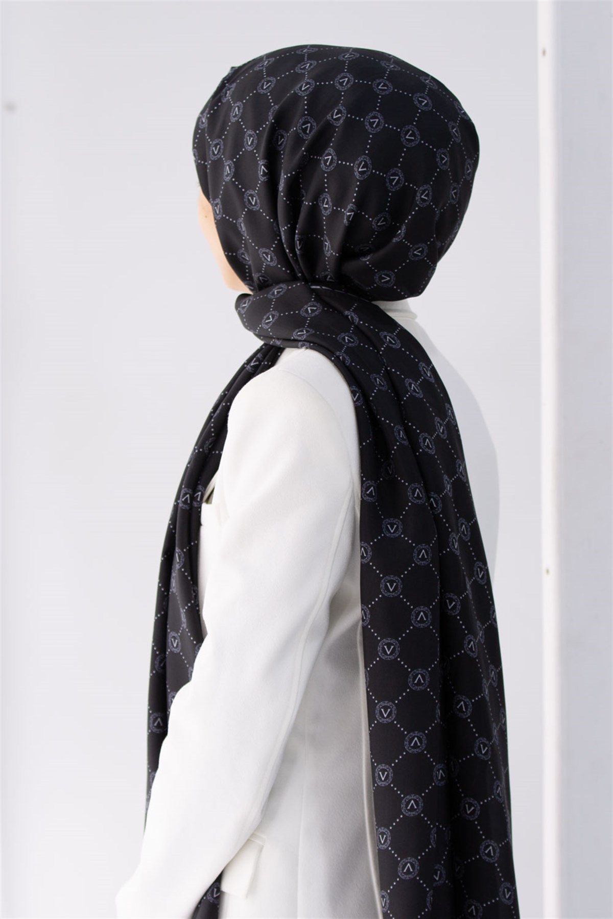 % 100 İpek V Logo Desenli Siyah - Gri Renkli 90x210 Şal