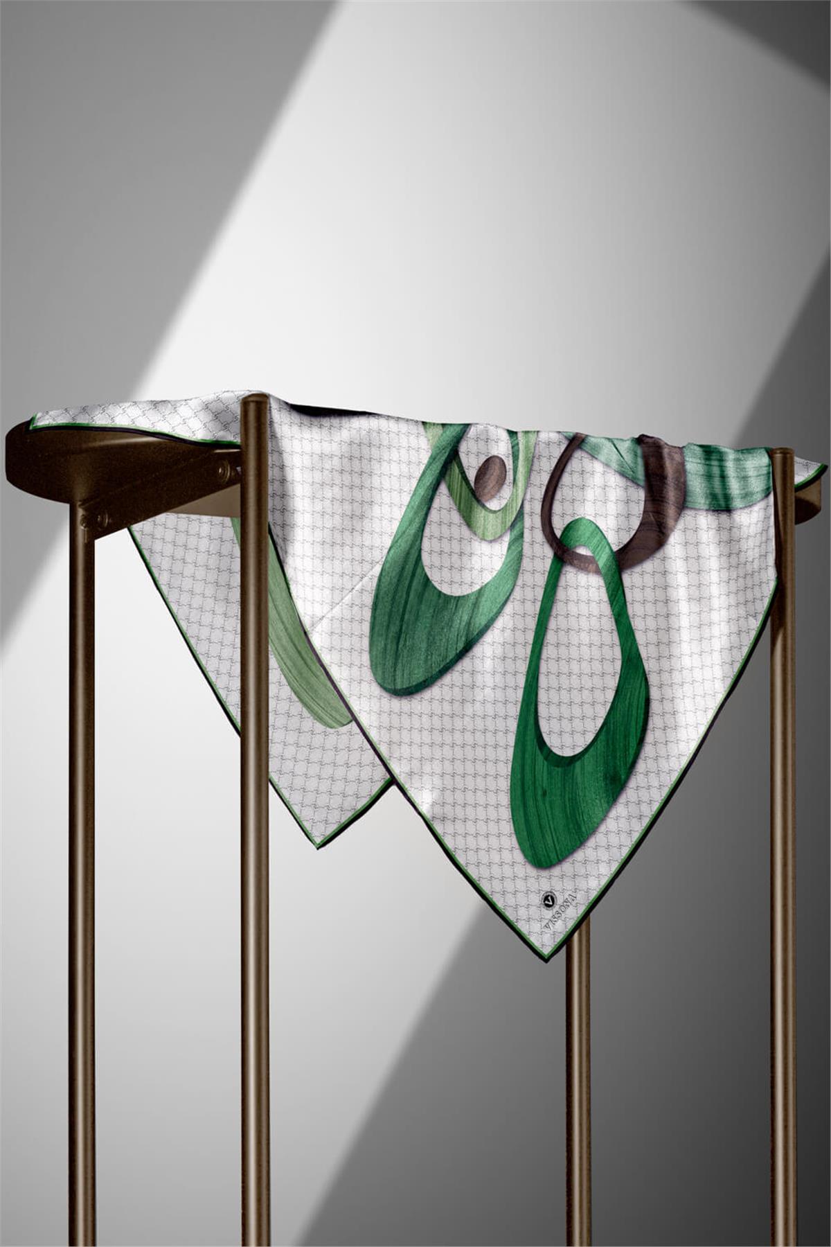 100% Twill Geometrik Halka Desenli Zümrüt Yeşili - Kahverengi  Renkli 90x90 Dikim Şekli : El Dikişi Eşarp