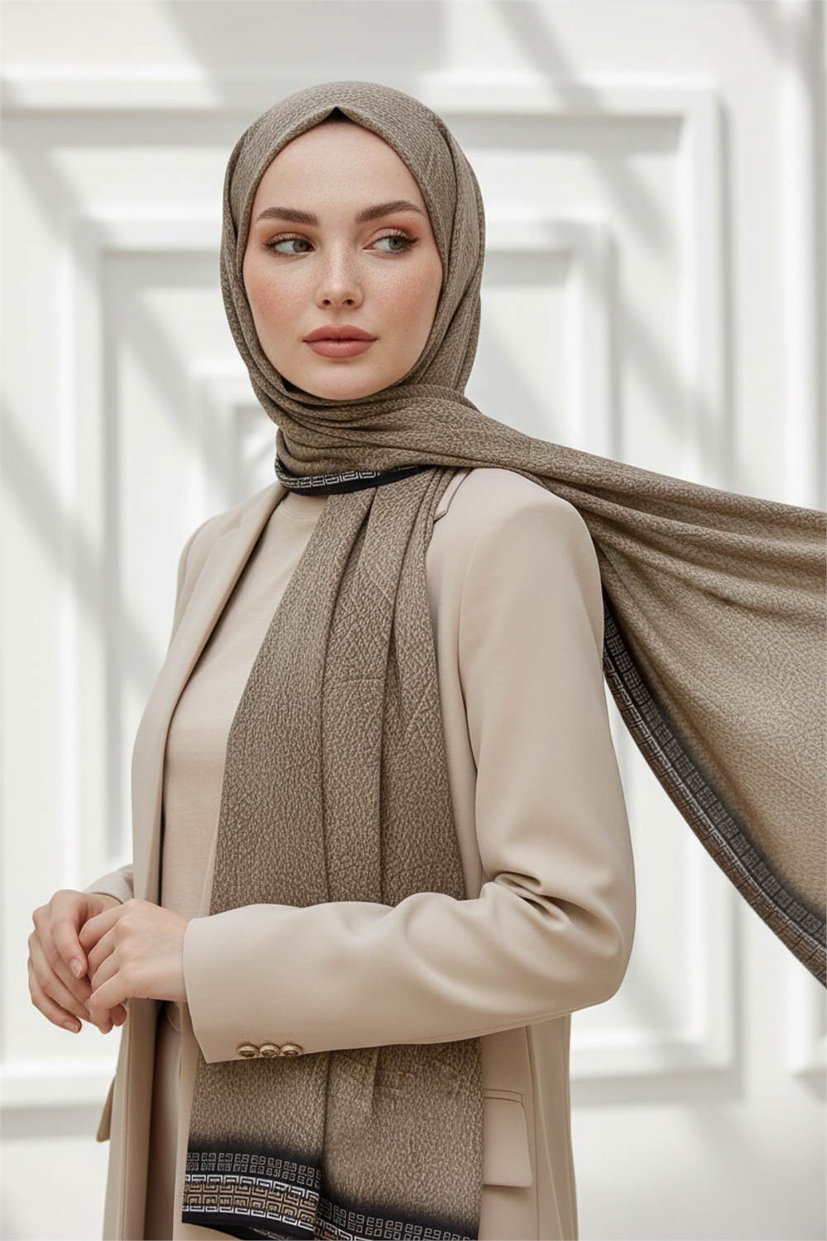 KREP DESENLİ BEJ RENKLİ 75X195 KIRIŞMAZ ŞAL