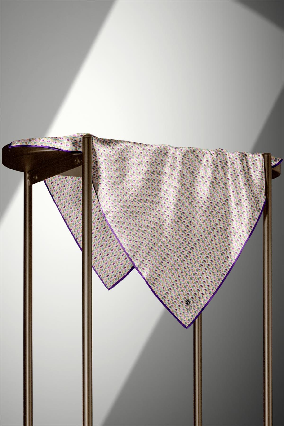 %100 Twill İpek Çizgi Desenli Mor Renkli 90x90 Eşarp Dikim Şekli : El Dikişi