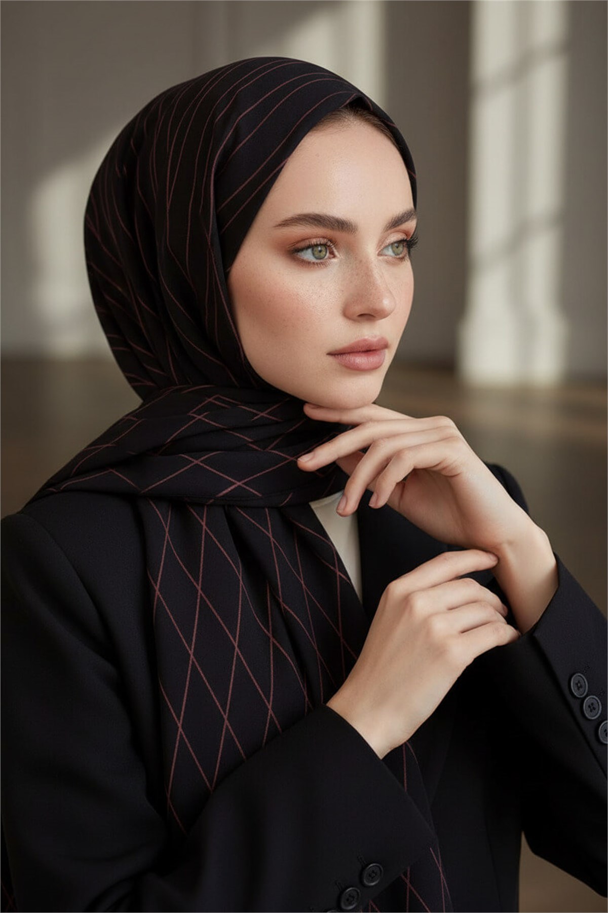 KREP GEOMETRİK DESENLİ GÜL KURUSU RENKLİ 75X195 KIRIŞMAZ ŞAL