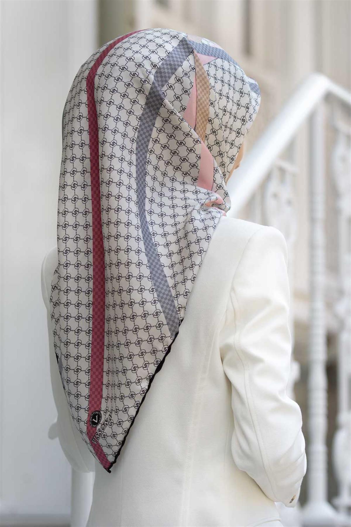 %100 Twill İpek Monogram Ve Şerit Desenli Pembe - Gri Renkli 90x90 Eşarp Dikim Şekli : El Dikişi