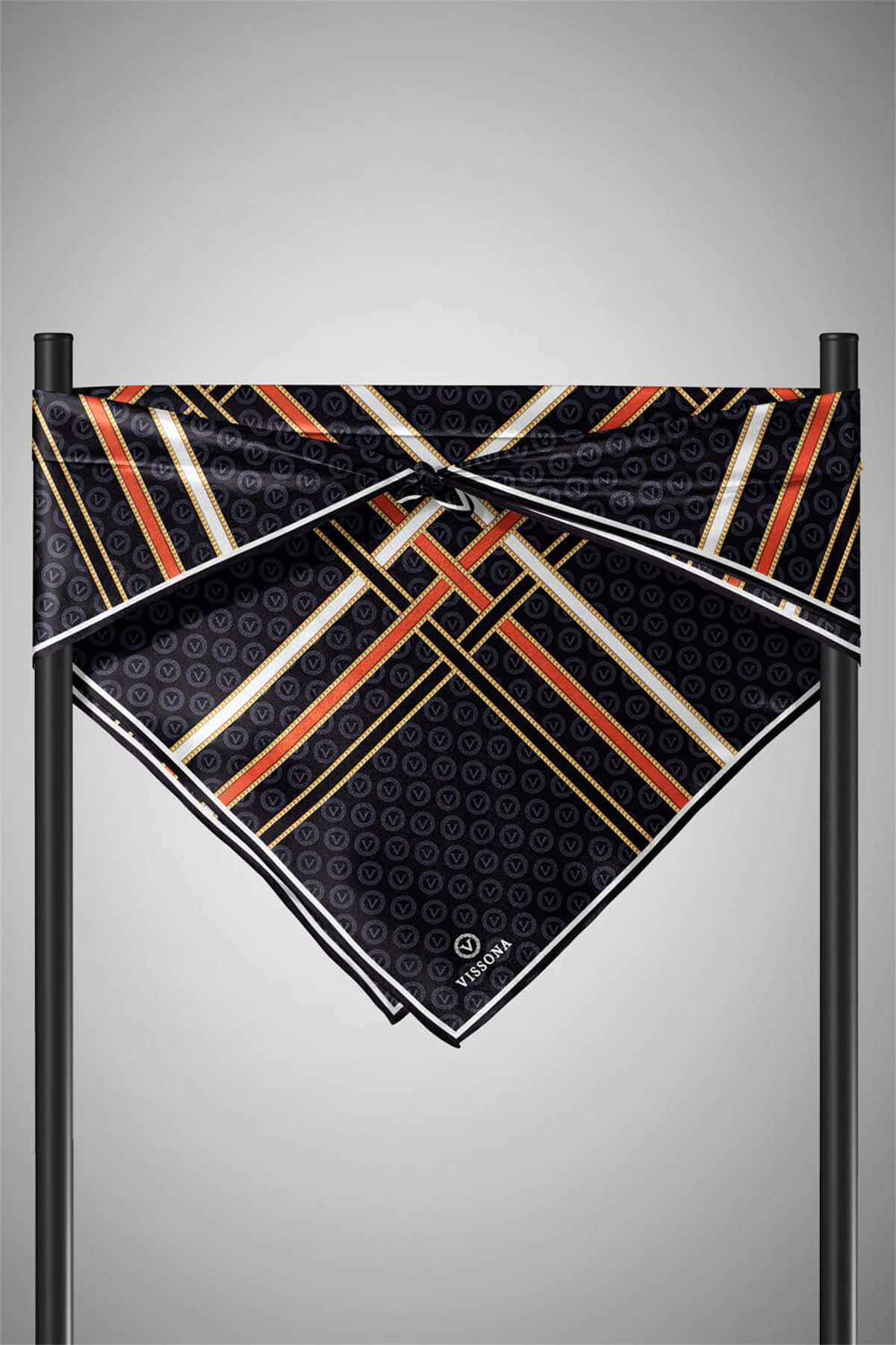 %100 Twill İpek Gold Şeritli Monogram Desenli Siyah - Taba Renkli 90x90 Eşarp Dikim Şekli : El Dikişi