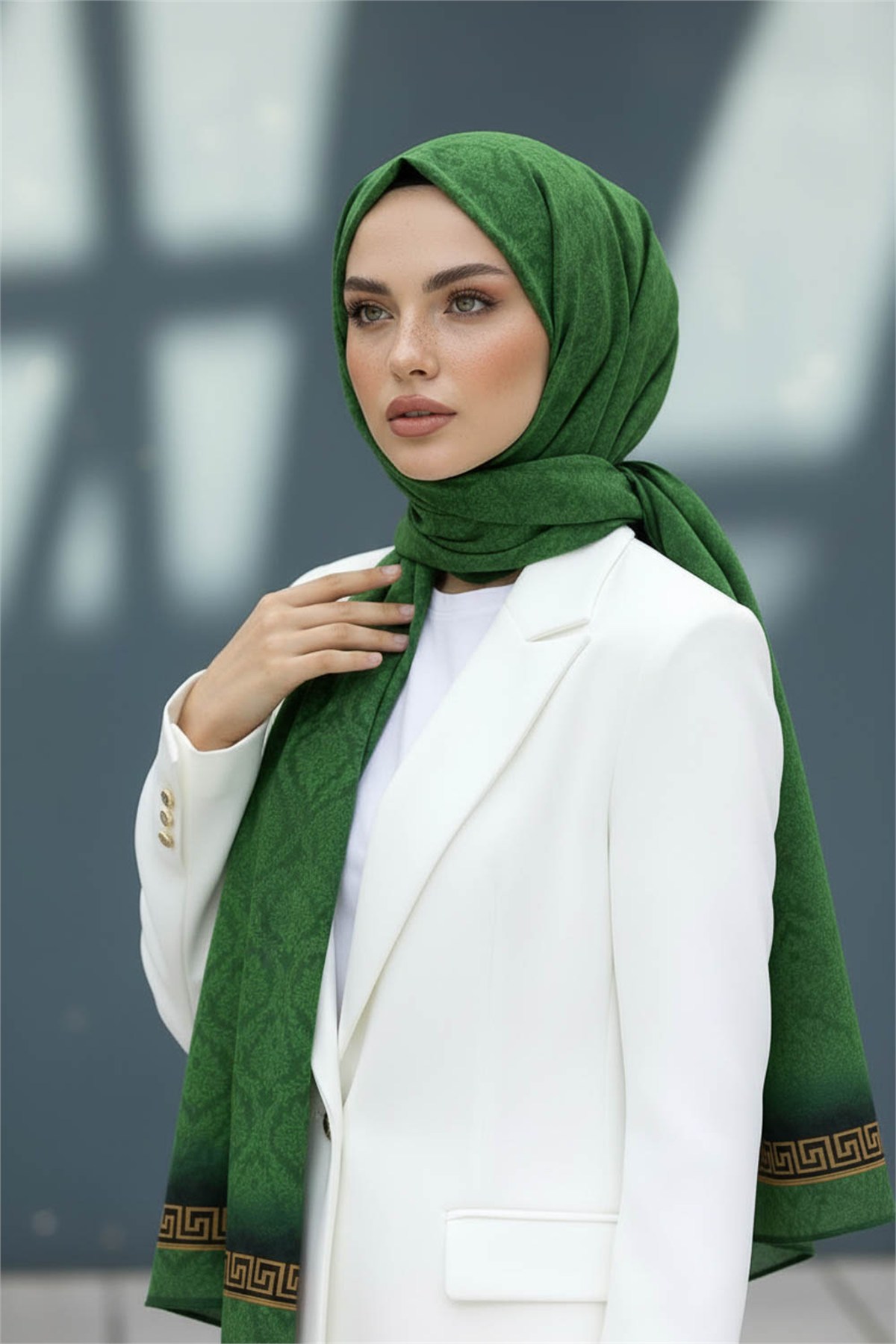 KREP GOLD DETAYLI BAROK DESENLİ ZÜMRÜT YEŞİLİ RENKLİ 75X195 KIRIŞMAZ ŞAL