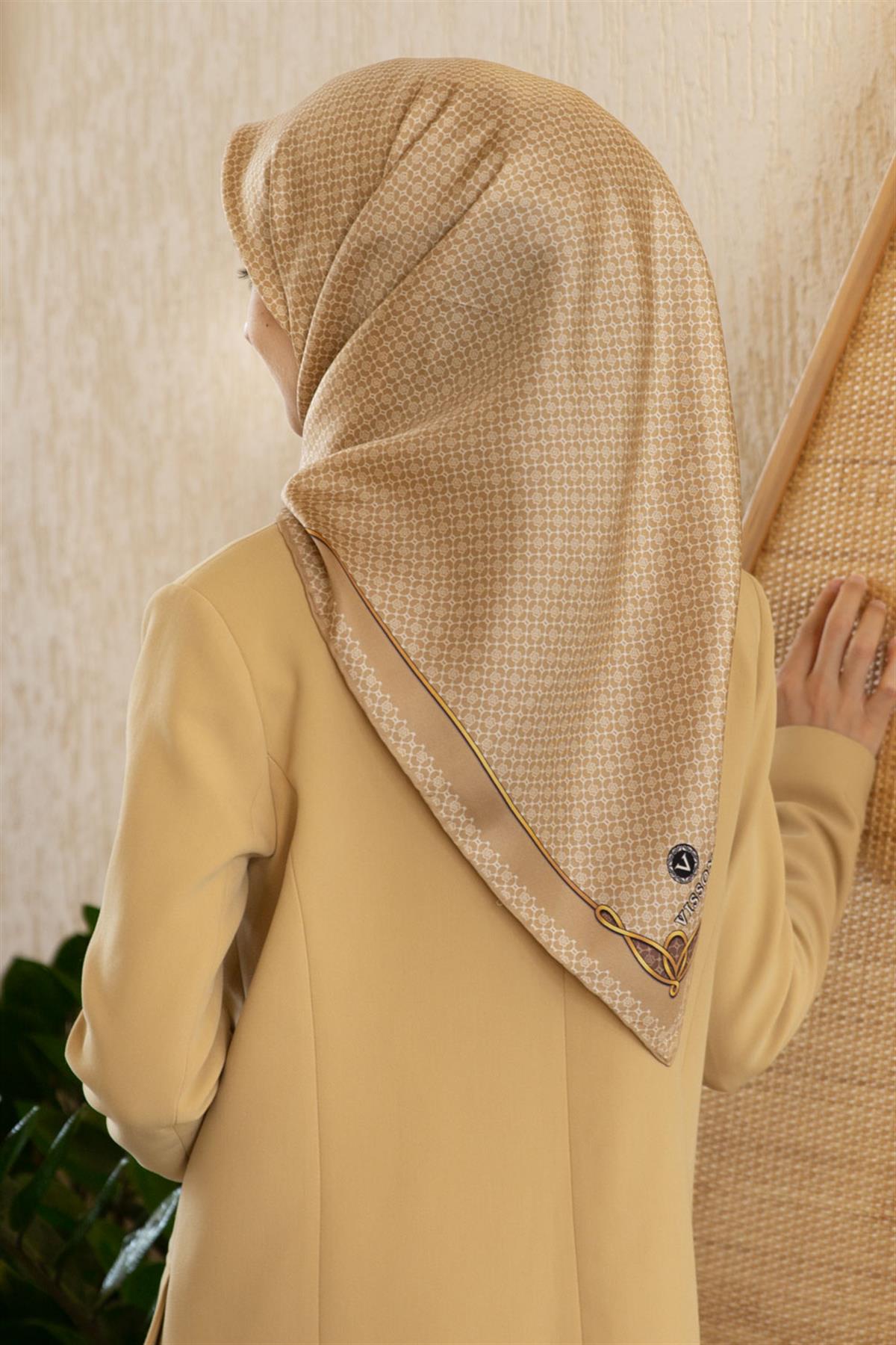 %100 Twill İpek Minik Motif Desenli Bej - Krem Renkli 90x90 Eşarp Dikim Şekli : El Dikişi