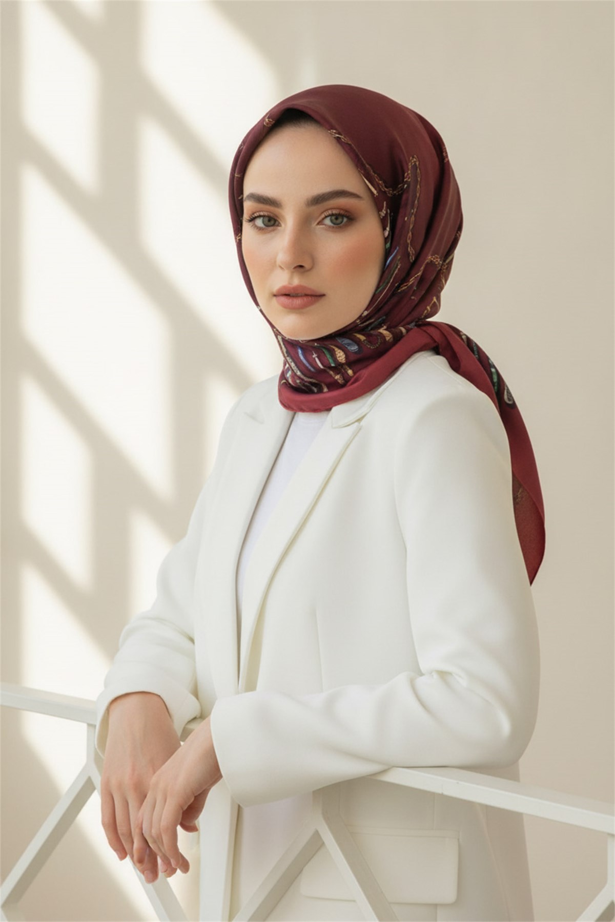 %100 Twill İpek Zincir Desenli Bordo Renkli 90x90 Eşarp Dikim Şekli : El Dikişi