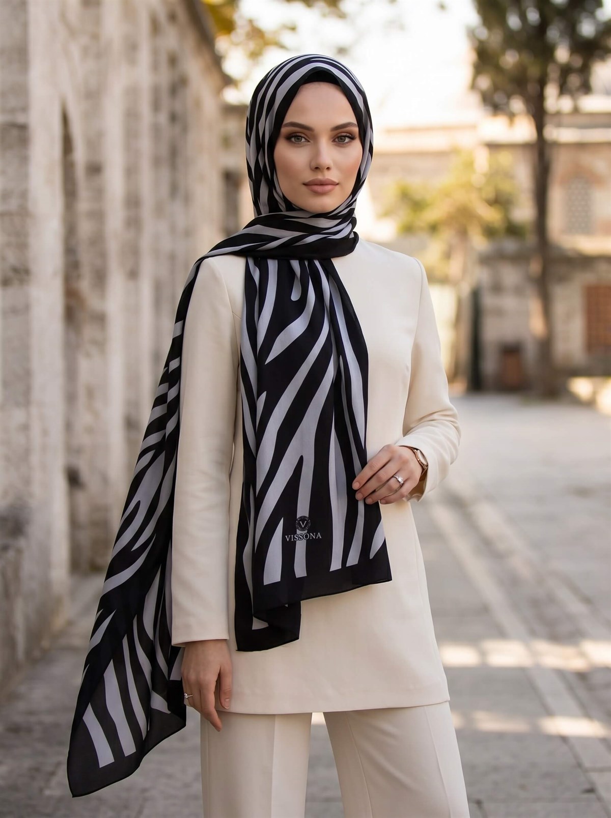 KREP KIRIŞMAZ ŞAL ZEBRA DESENLİ SİYAH - GRİ RENKLİ 75X195