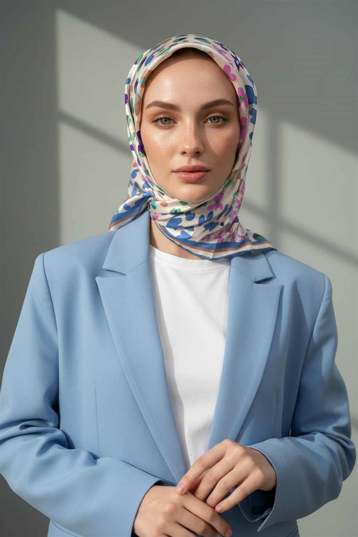 %100 Twill İpek Kalpli Leopar Desenli İndigo - Pembe Renkli 90x90 Eşarp Dikim Şekli : El Dikişi