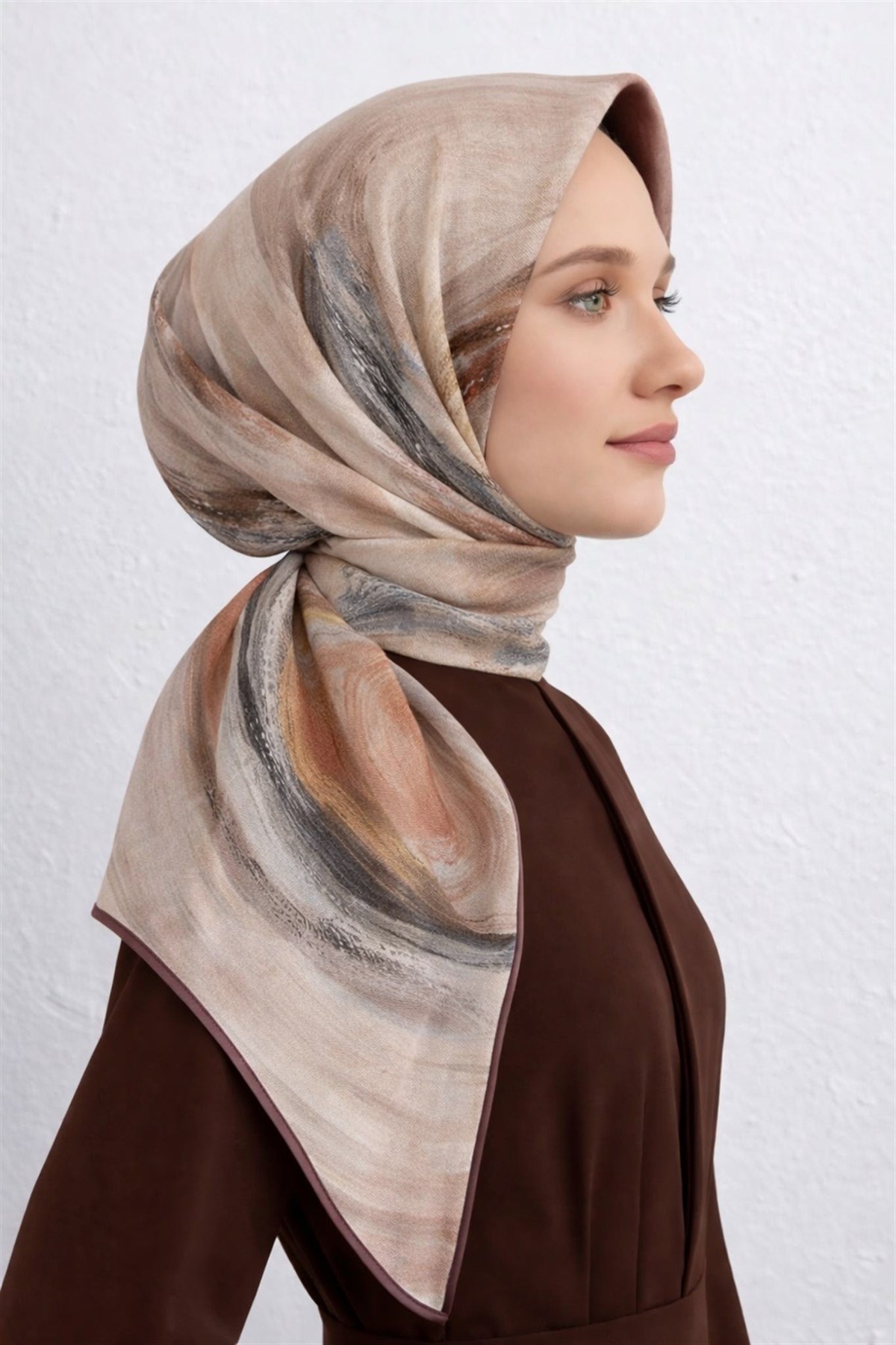 Rayon Fırça Darbesi Desenli Bej Renkli 90x90 Eşarp (İpek İçermez) Dikim Şekli : El Dikişi