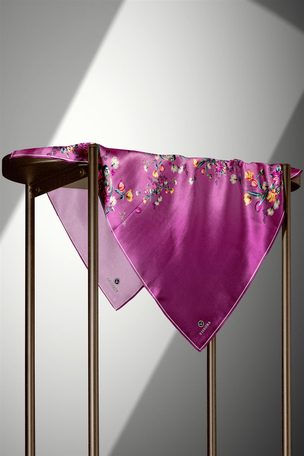 %100 Twill İpek Sonsuz Çiçek Desenli Pembe Renkli 90x90 Eşarp Dikim Şekli : El Dikişi