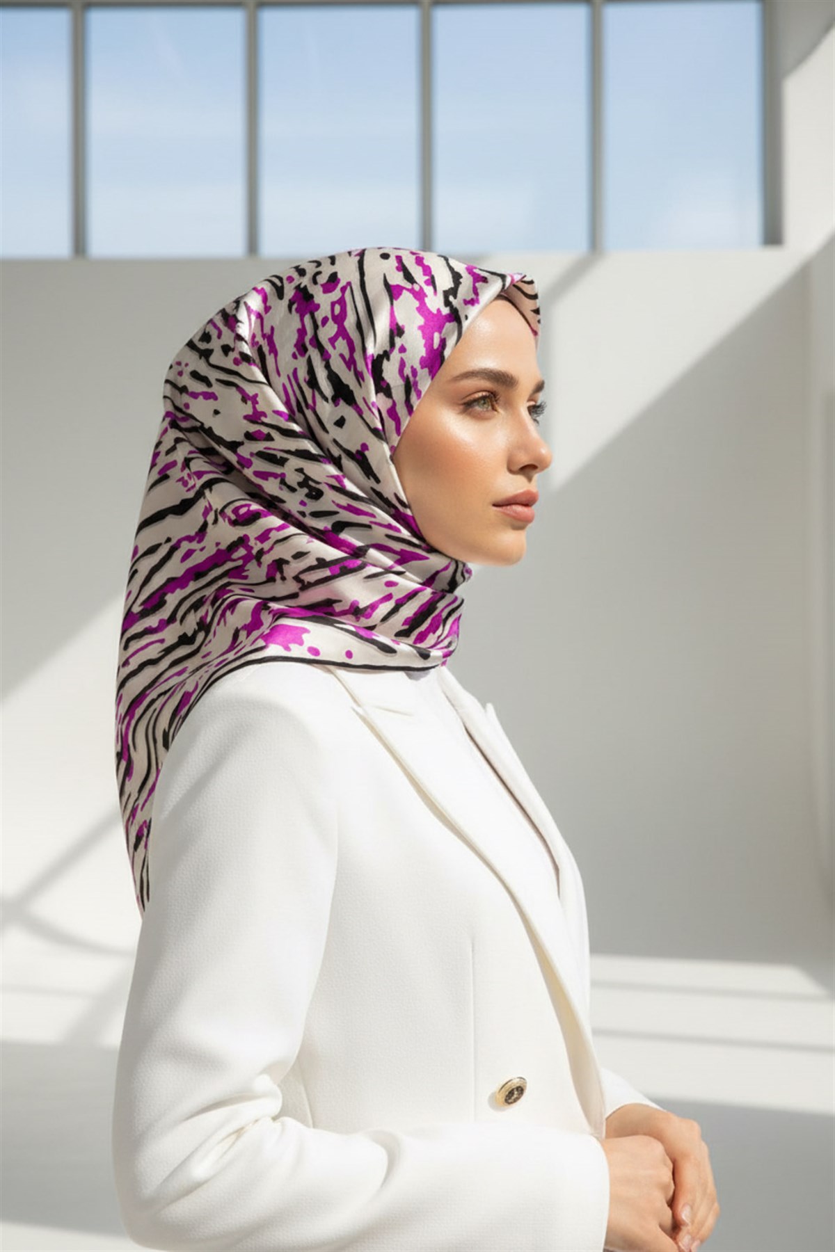 %100 Twill İpek Çizgi Desenli Krem - Fuşya Renkli 90x90 Eşarp Dikim Şekli : El Dikişi