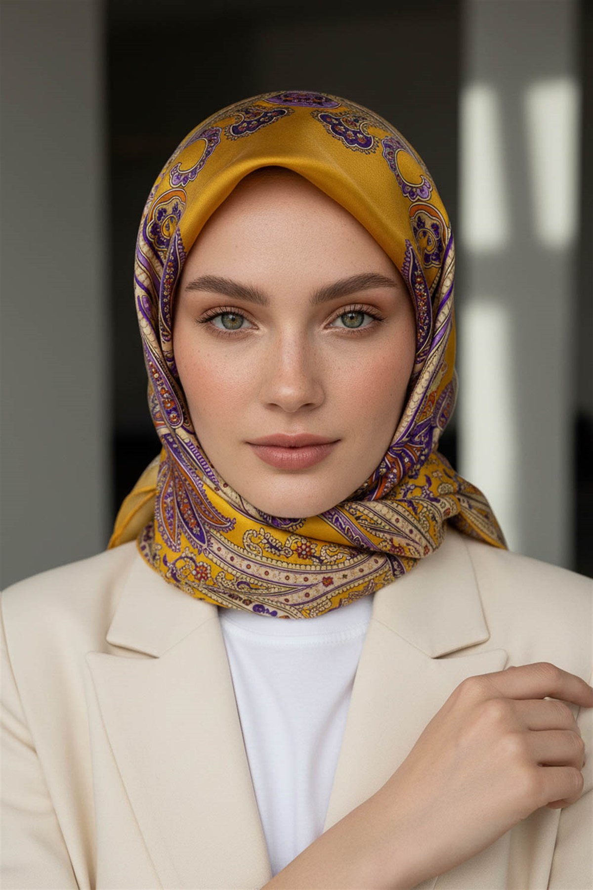 %100 Twill İpek Şal Desenli Gold Renkli 90x90 Eşarp Dikim Şekli : El Dikişi