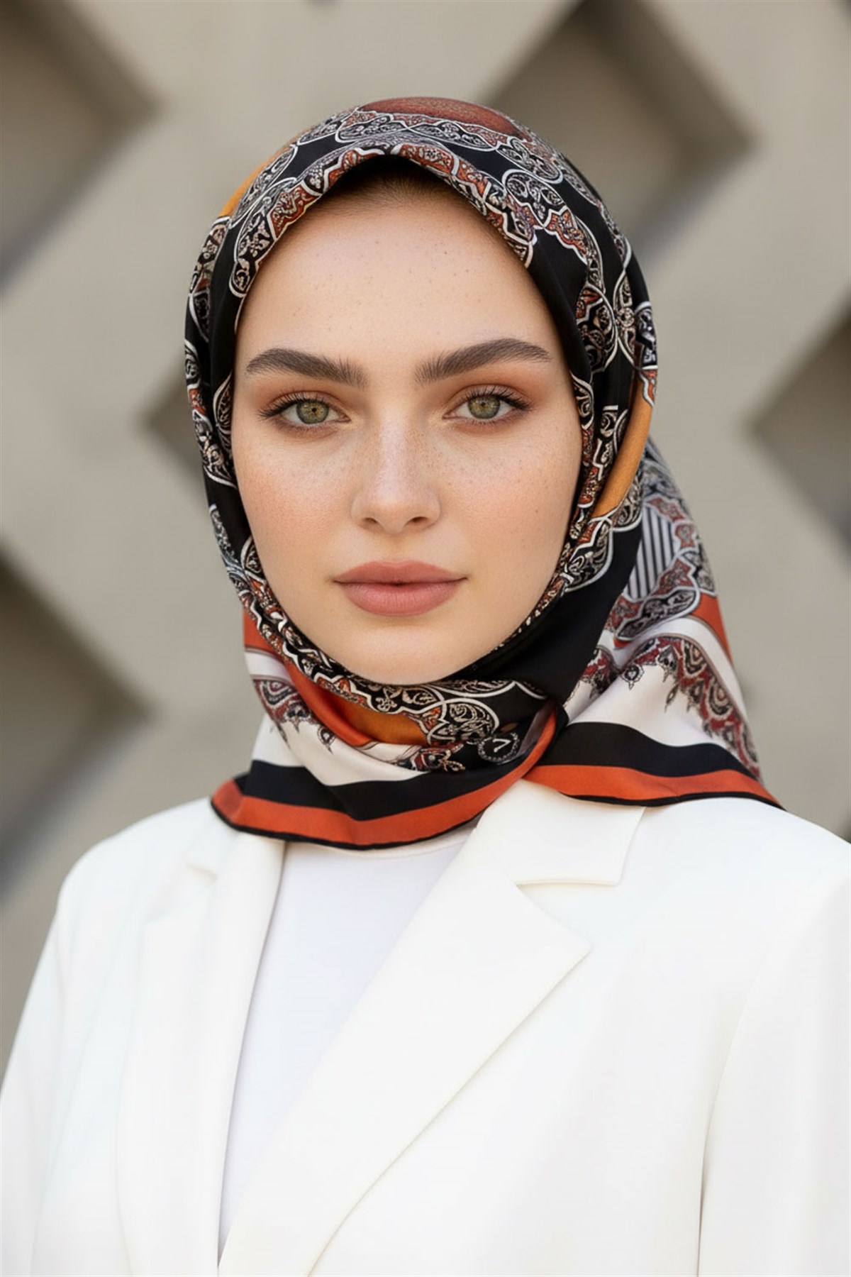 %100 Twill Türk Motifi  Desenli Siyah - Taba Renkli 90x90 Eşarp Dikim Şekli: El Dikişi
