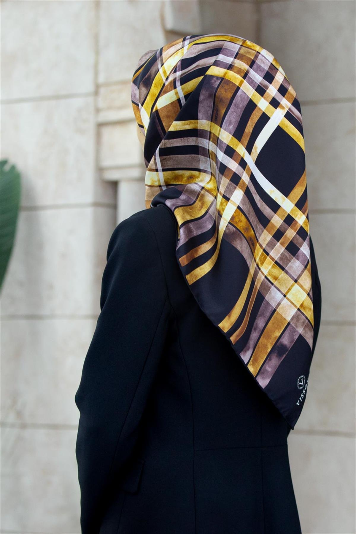 %100 Twill İpek Ekose Desenli Siyah - Gold  Renkli 90x90 Eşarp Kenar Dikiş Şekli El Dikişli