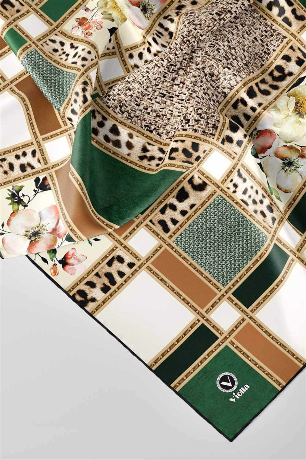 Twill Leopar ve Çiçek Desenli Zümrüt Yeşili - Bej Renkli 90x90 Eşarp (İpek İçermez) Dikim Şekli : El Dikişi