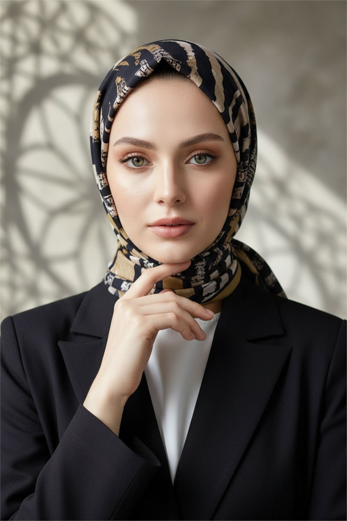 KREP ZEBRA DESENLİ GOLD - SİYAH RENKLİ 75X195 KIRIŞMAZ ŞAL