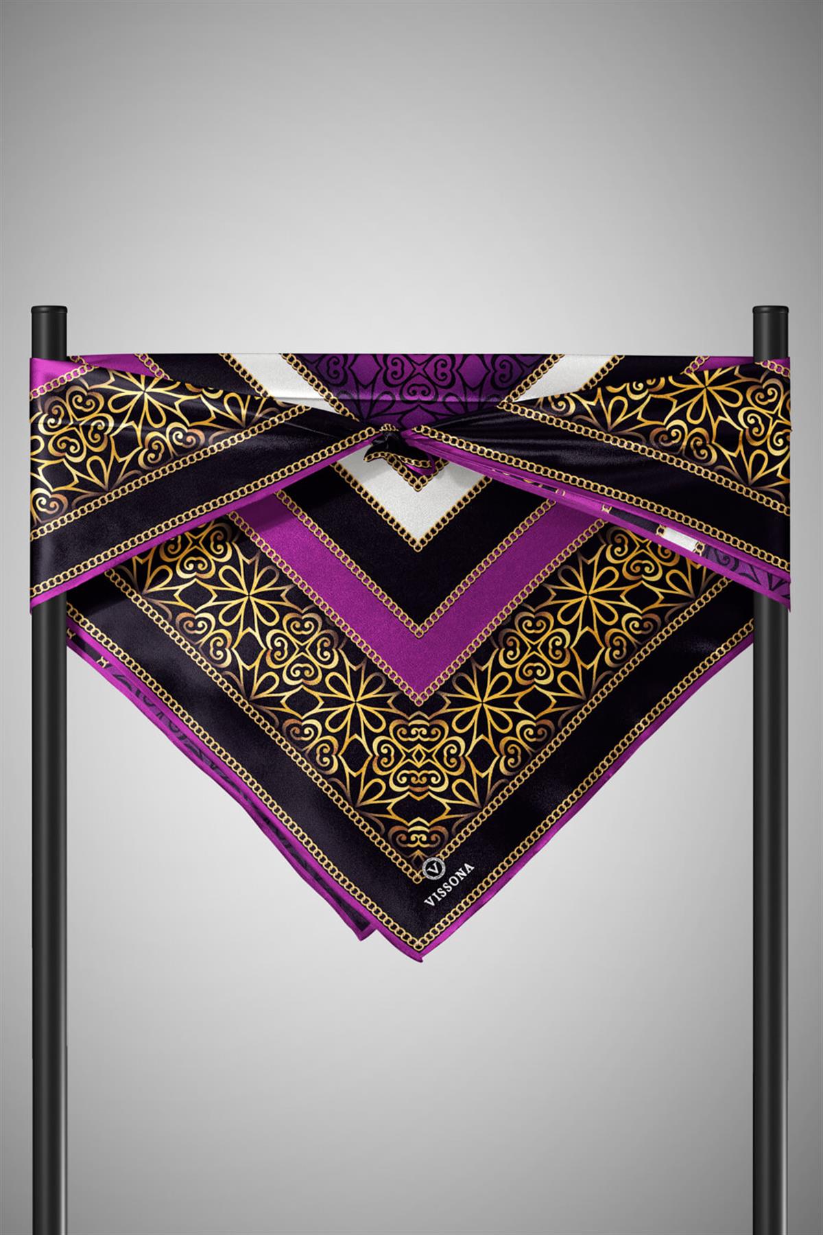 %100 Twill İpek Zincirli Ve Etnik Desenli Mürdüm - Siyah Renkli 90x90 Eşarp Dikim Şekli : El Dikişi