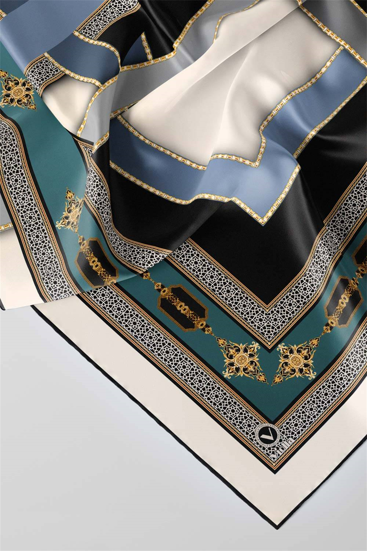 Twill Gold Detaylı ve Antik Motif Desenli Petrol Yeşili - İndigo Renkli 90x90 Eşarp (İpek İçermez) Kenar Dikiş Şekli El Dikişli